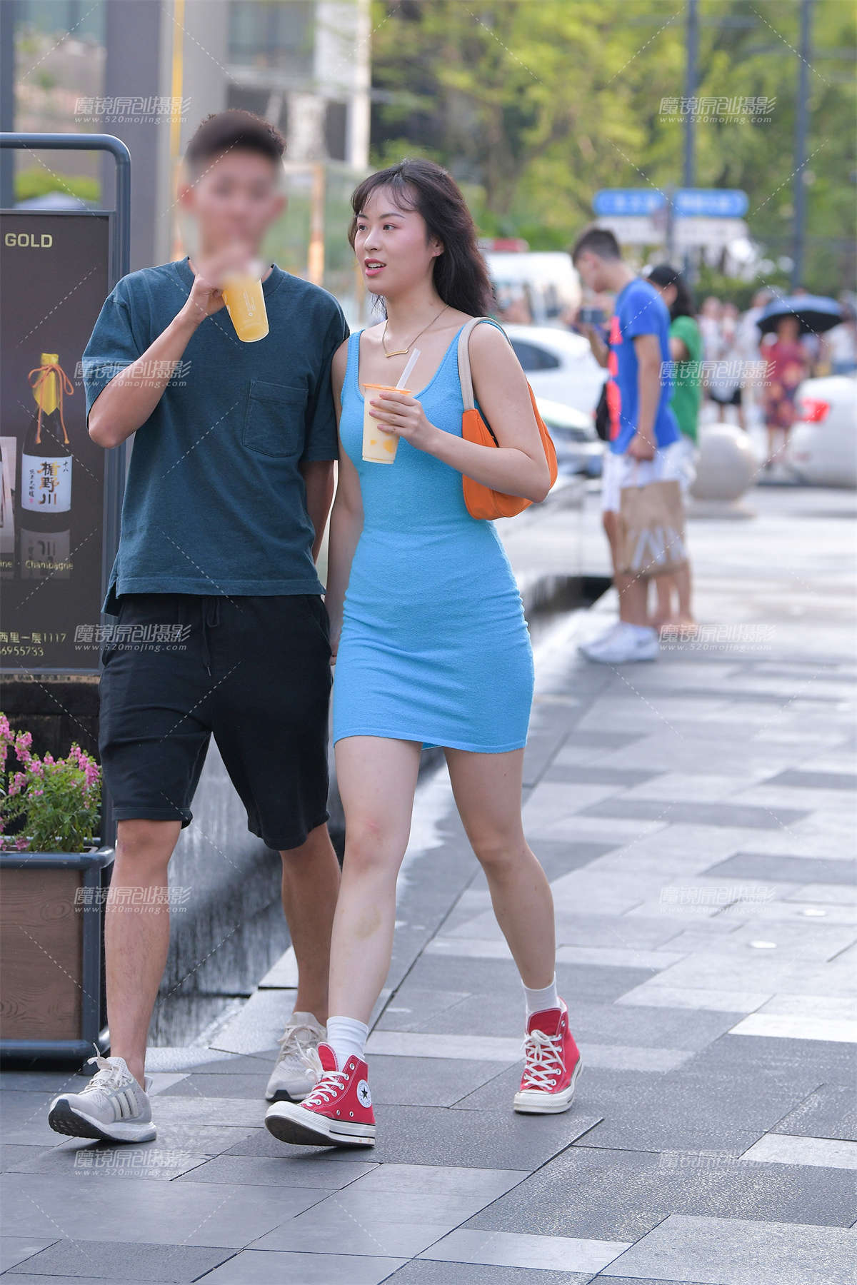 蓝色包臀裙性感女友-日更街拍