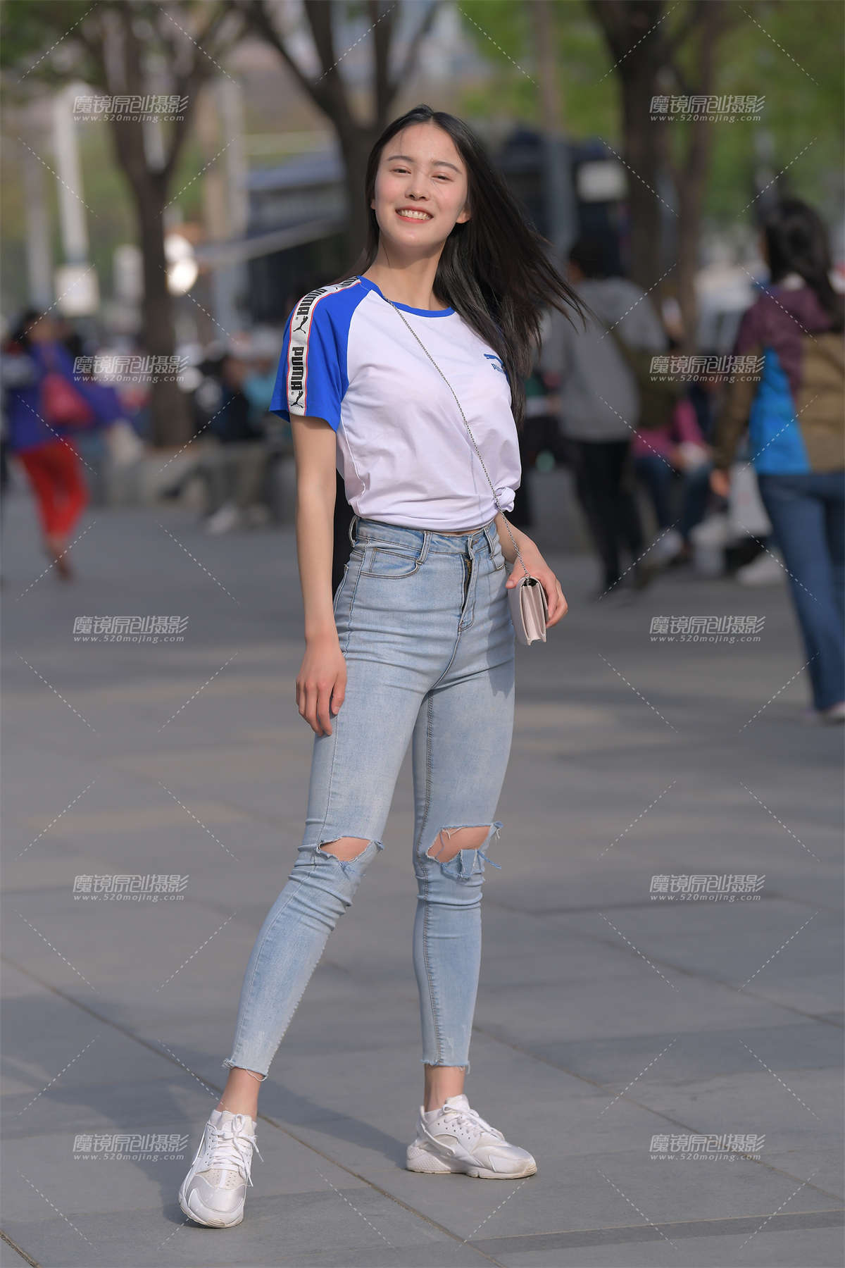 【纳兰赛帖】甜美翘臀MM-日更街拍