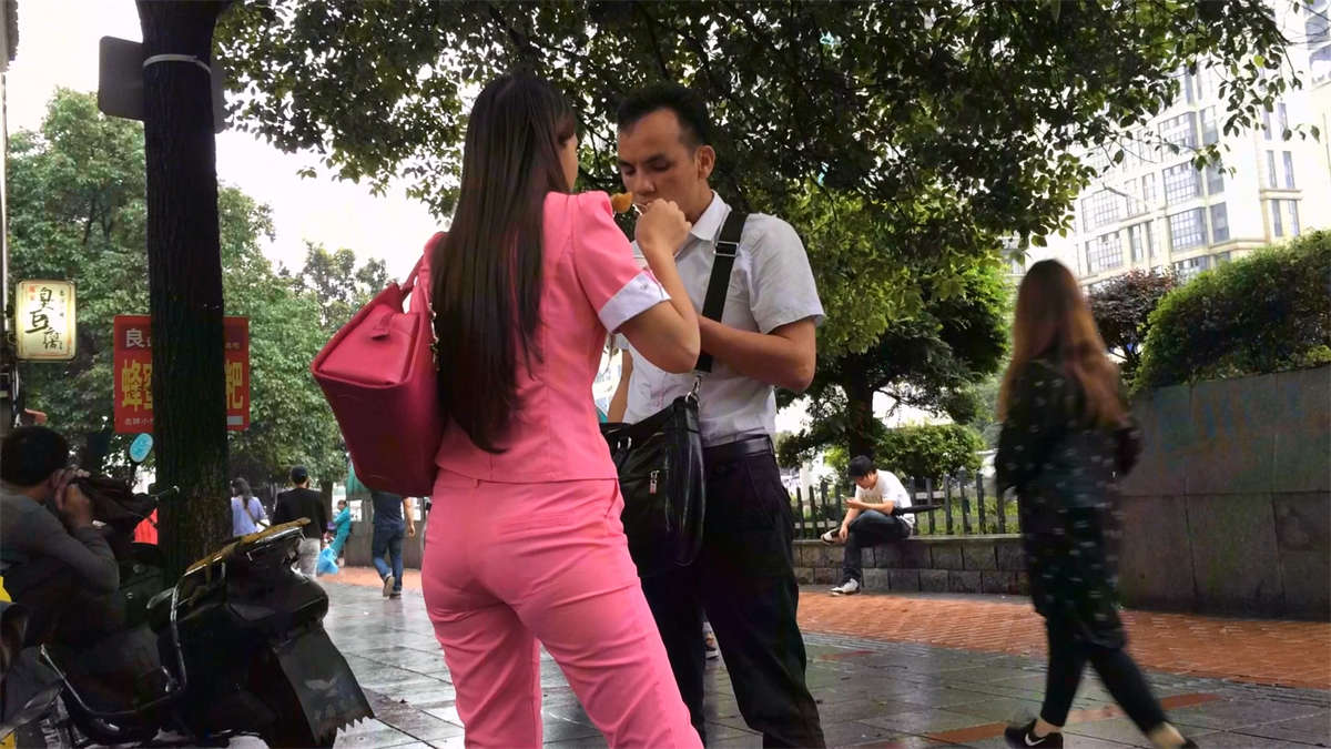 粉色系MM美三角勒痕明显-日更街拍