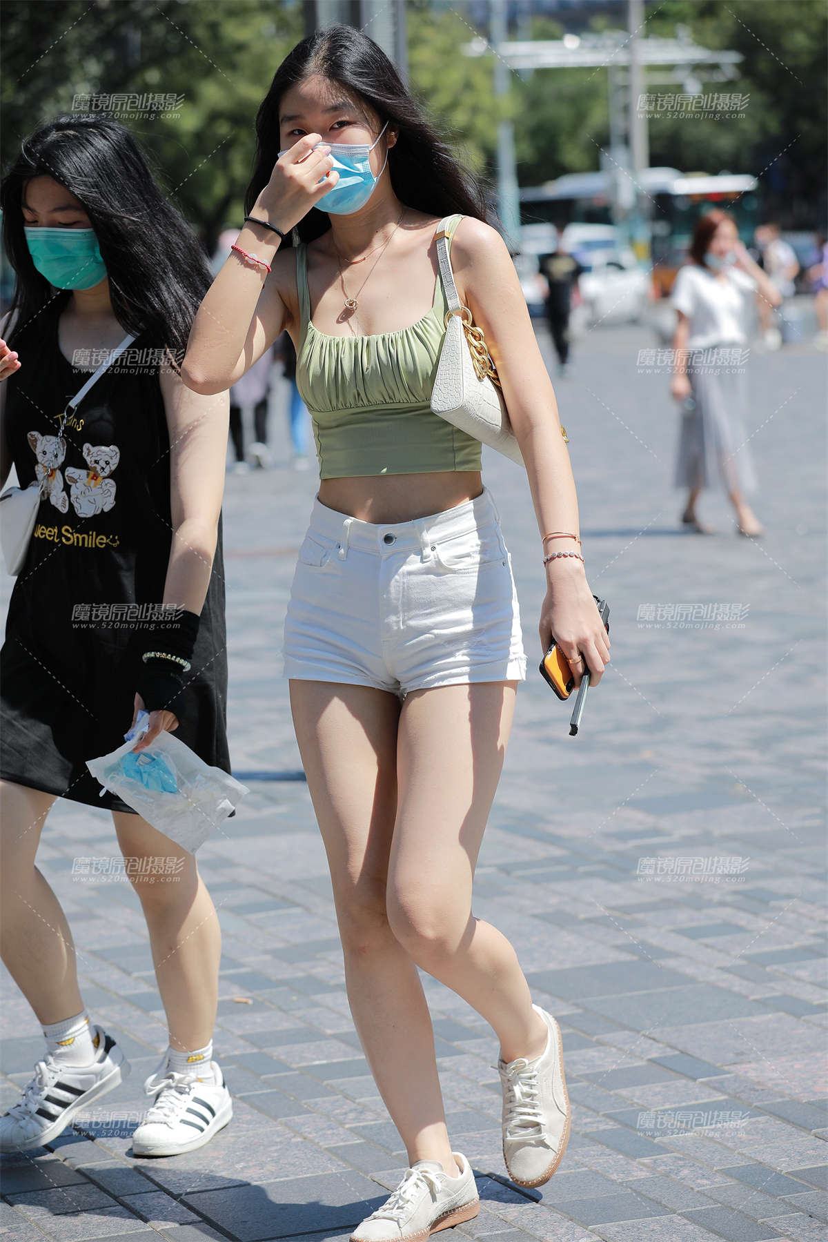 图片[2]-白色热裤Y Y小妹-日更街拍