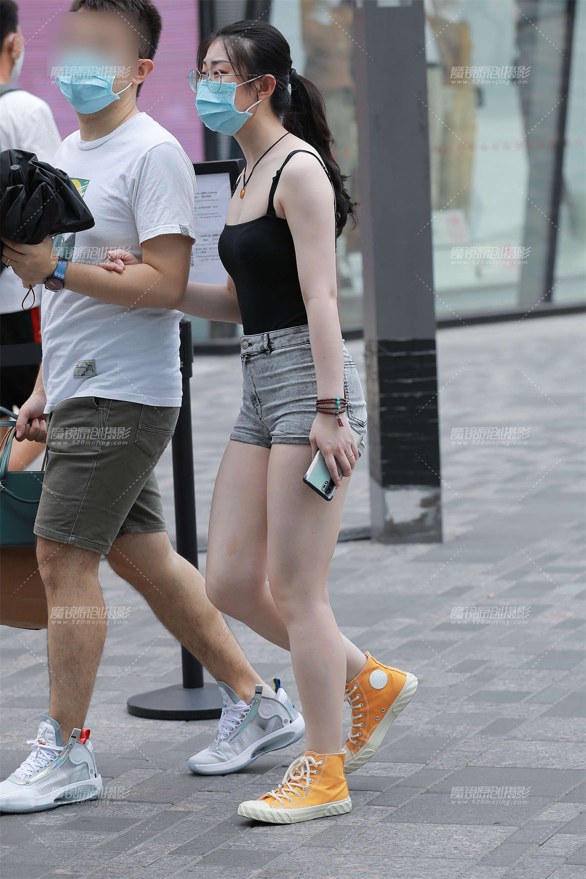 图片[2]-白嫩热裤女友-日更街拍