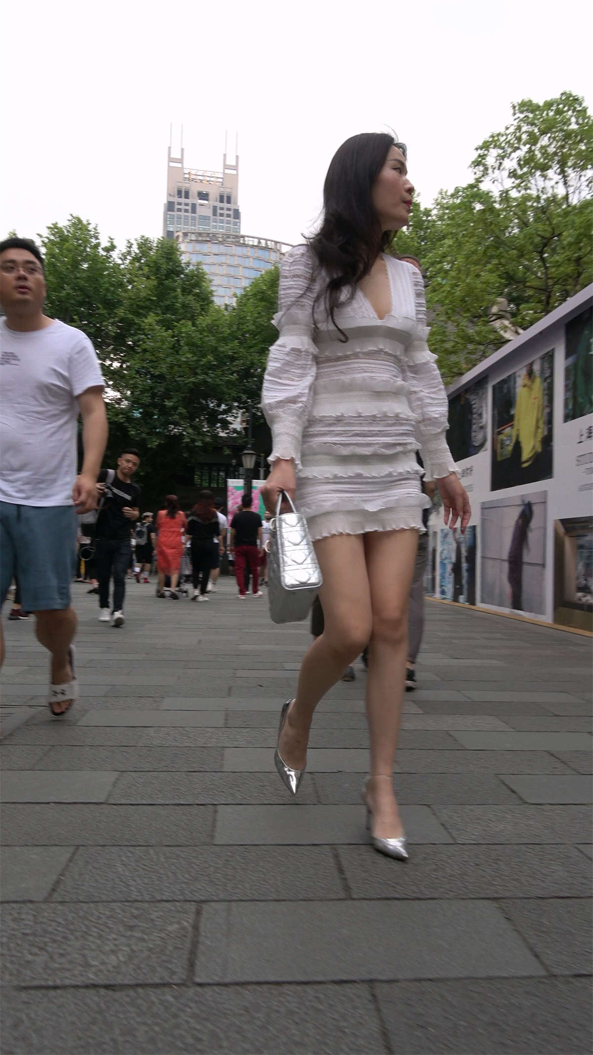 图片[2]-性感的高跟鞋白裙美姐-日更街拍