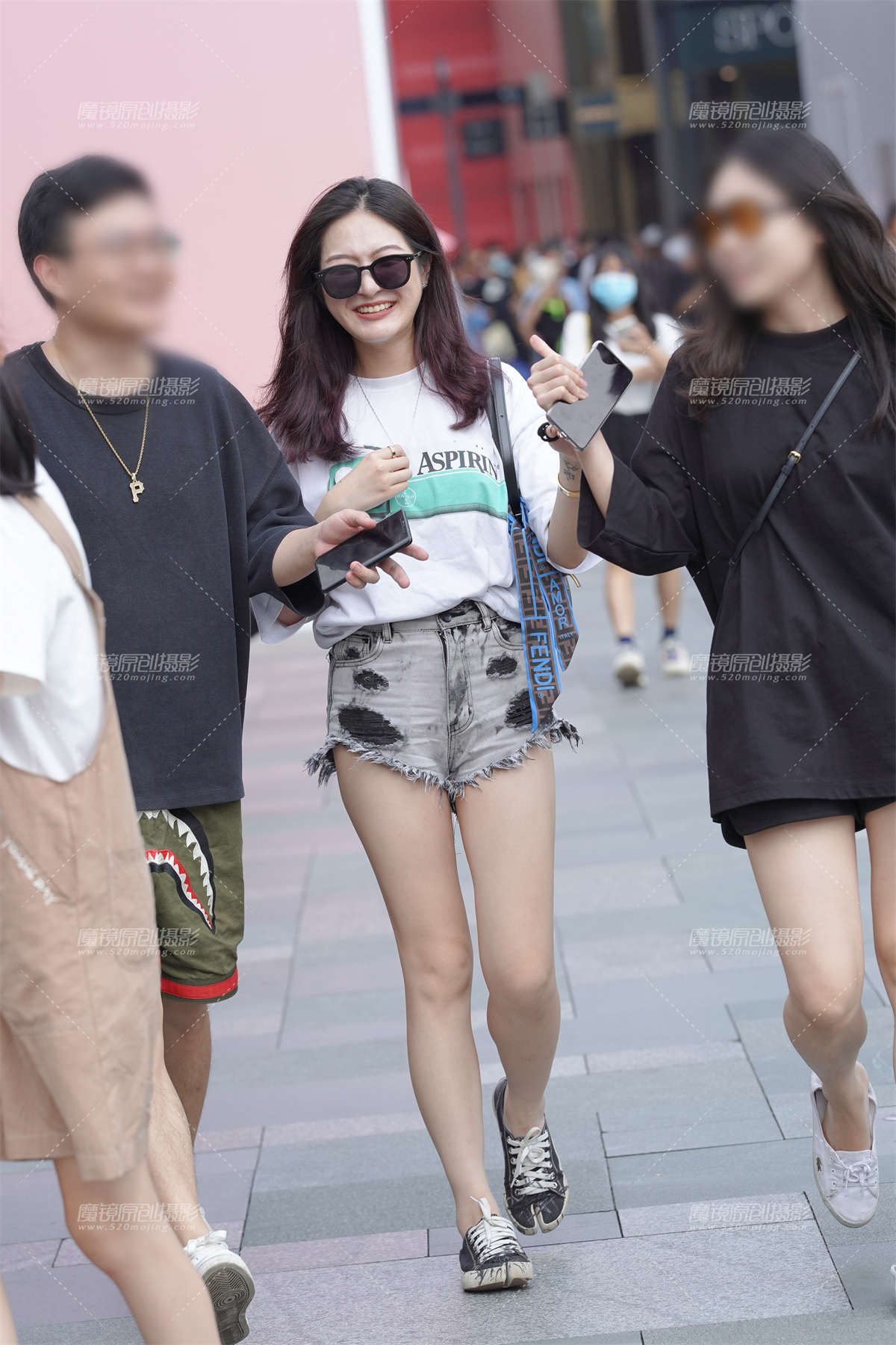 热裤美眉-日更街拍