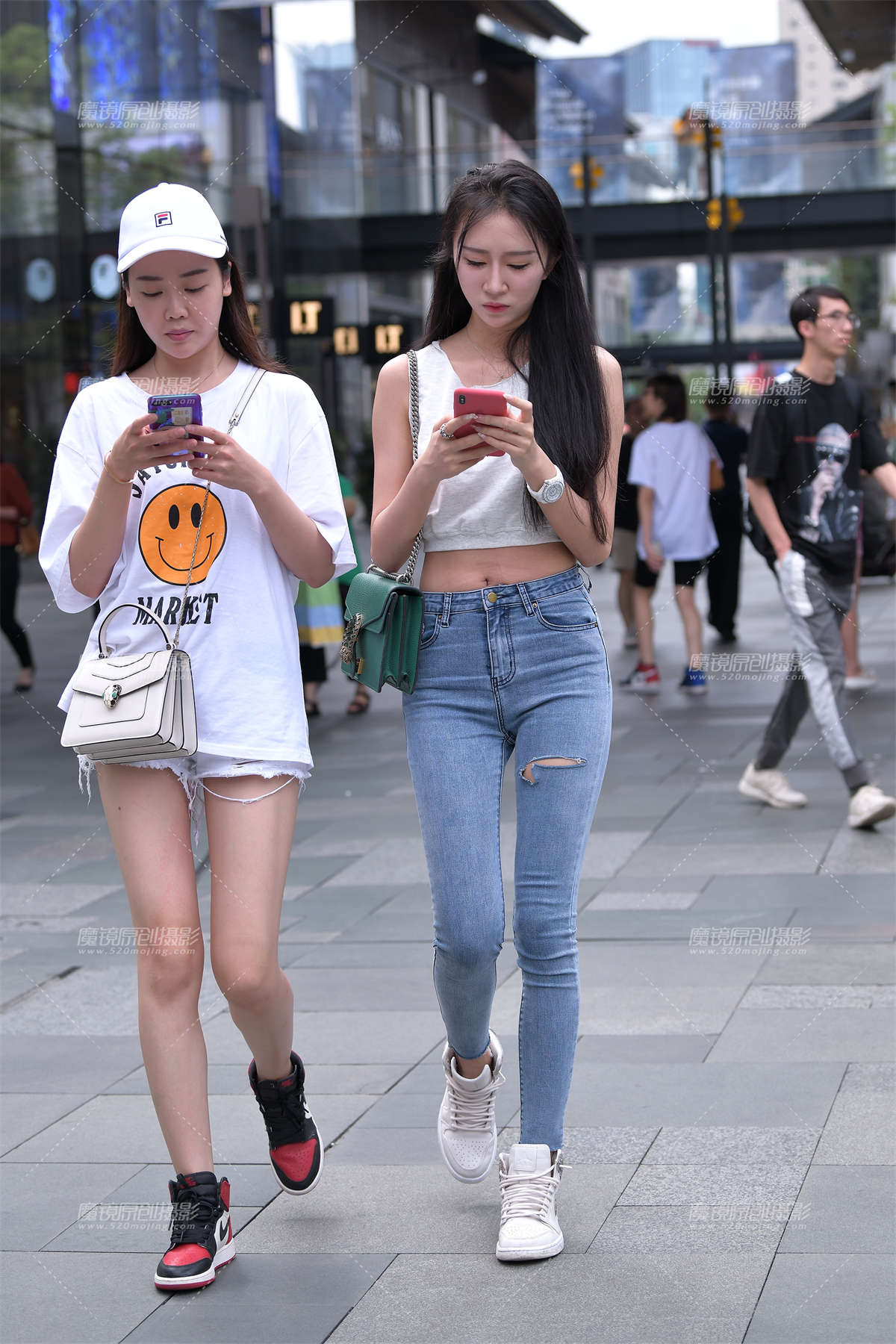 露腰，紧牛小姐姐-日更街拍