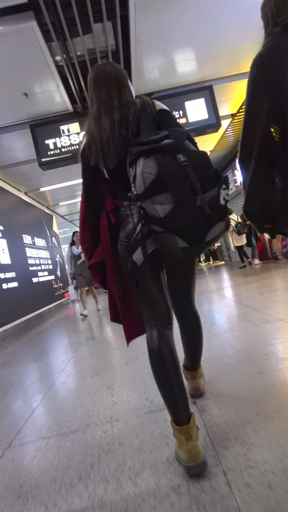 图片[2]-紧身皮裤美女-日更街拍