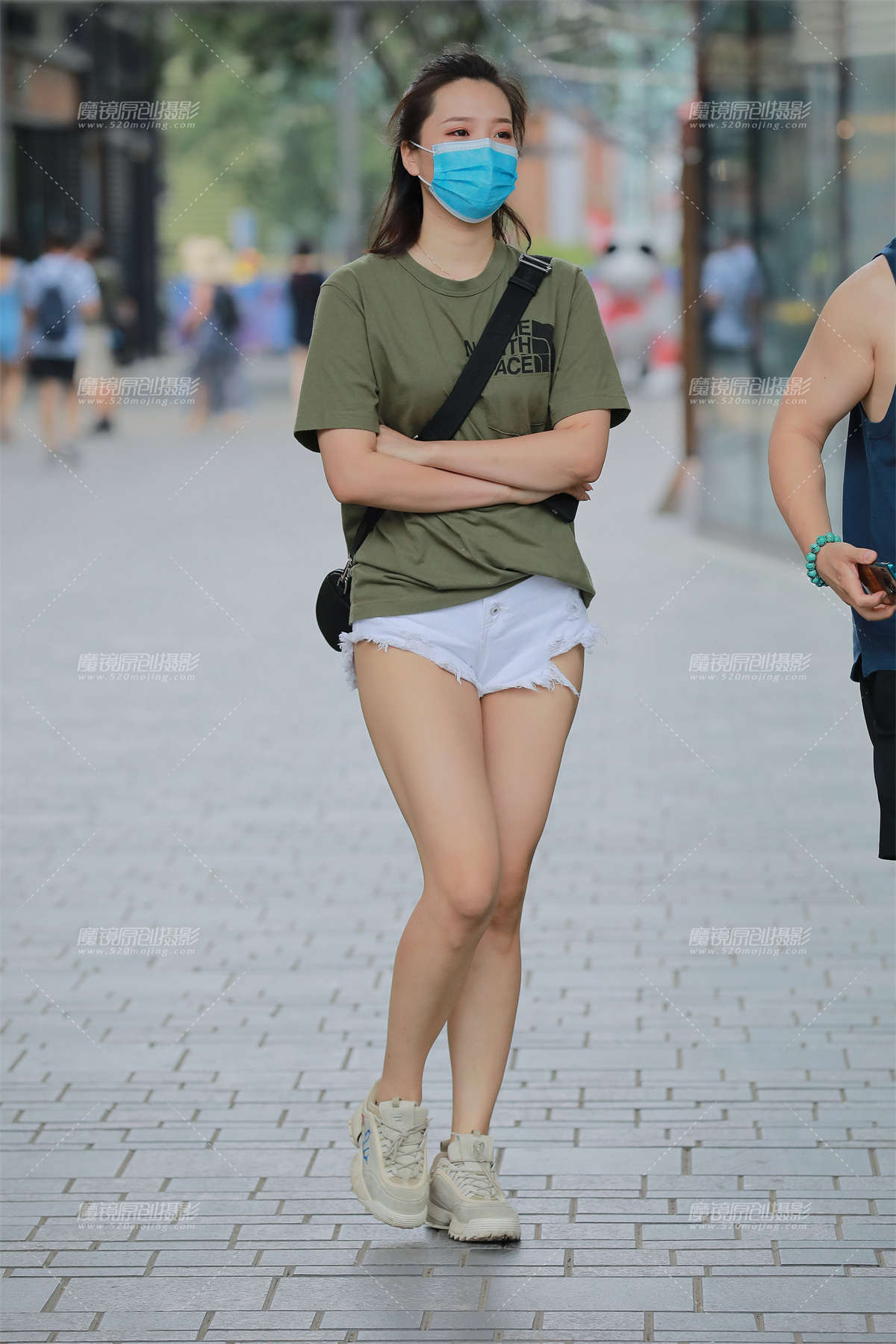 白色热裤Y Y女友-日更街拍