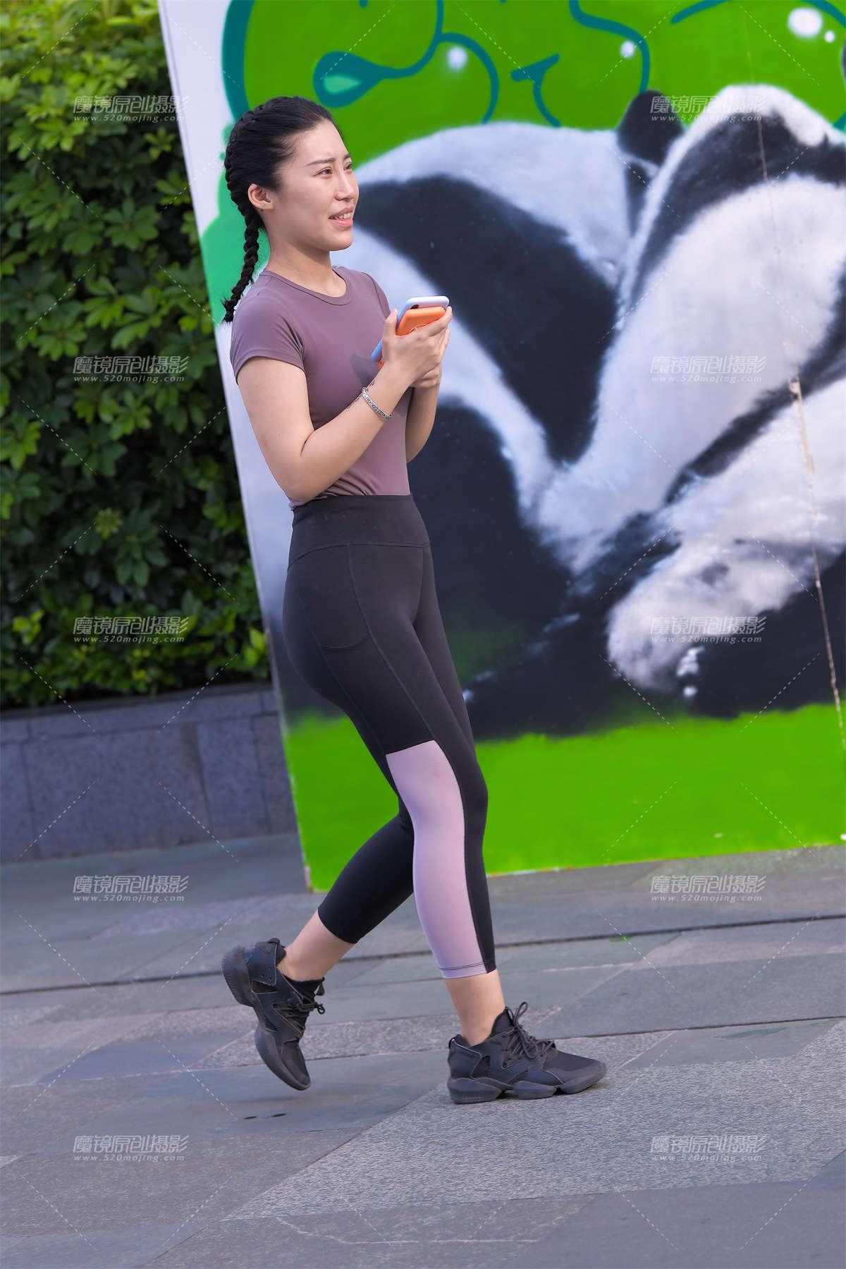 图片[2]-【视觉冲击赛贴】黑色紧身裤翘臀__-日更街拍