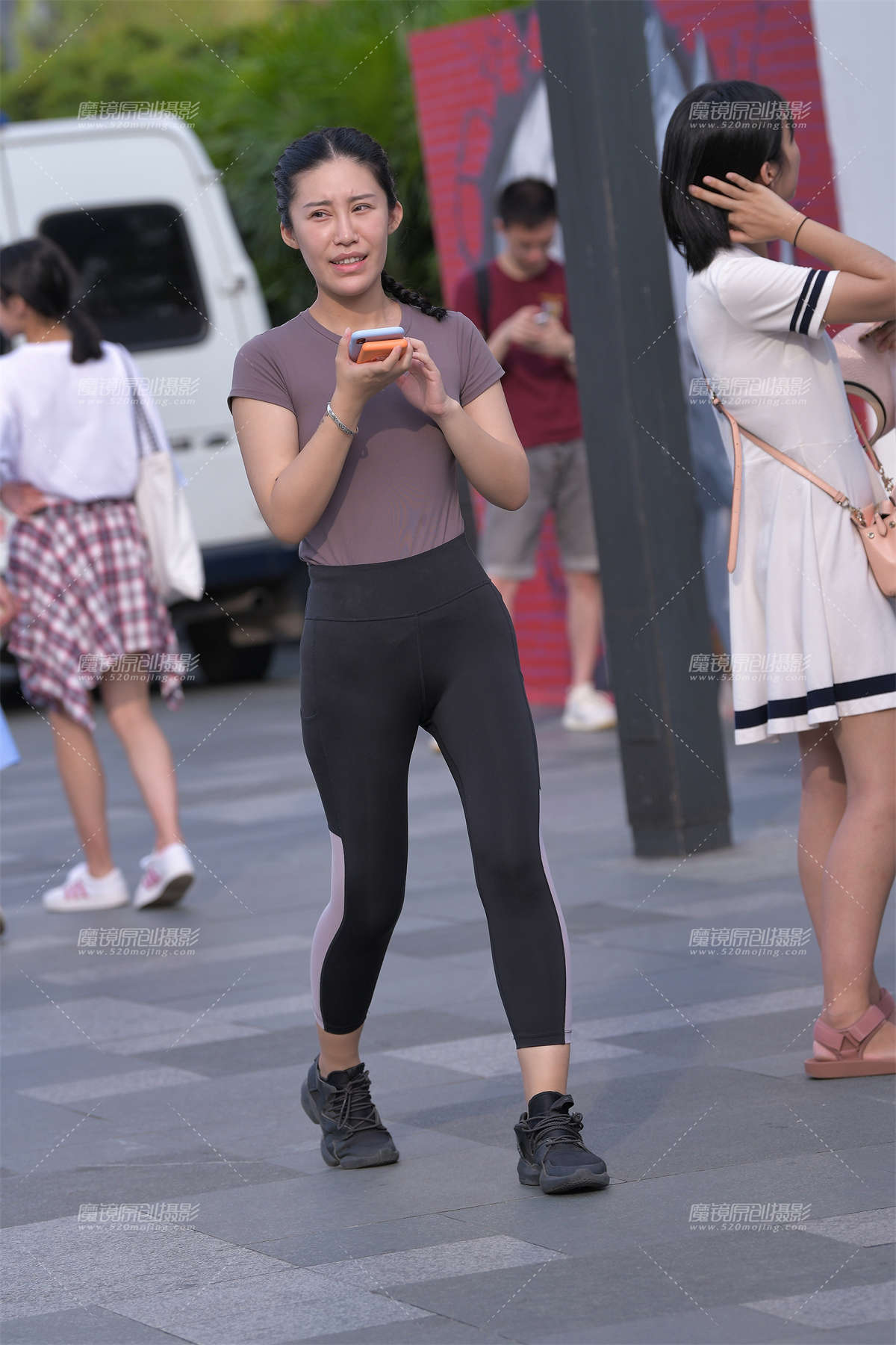 【视觉冲击赛贴】黑色紧身裤翘臀__-日更街拍