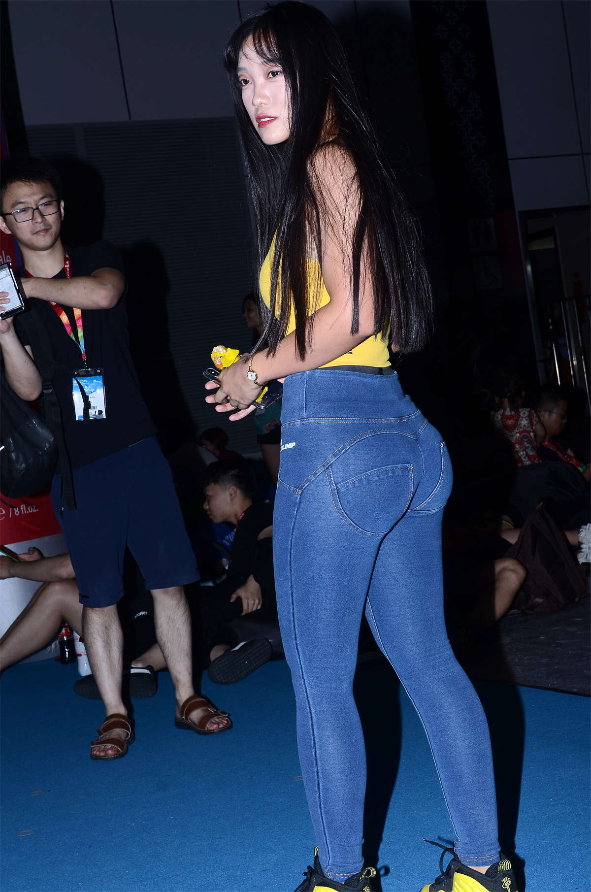 图片[2]-【神摄手赛帖】俏皮蜜桃裤-日更街拍