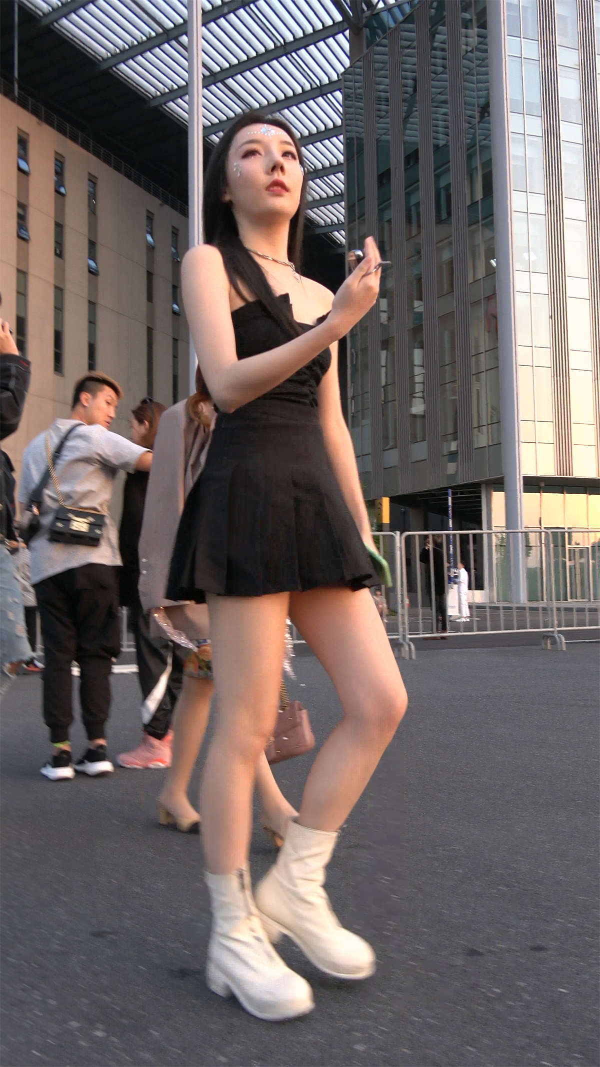 图片[2]-性感火辣身材美女-日更街拍