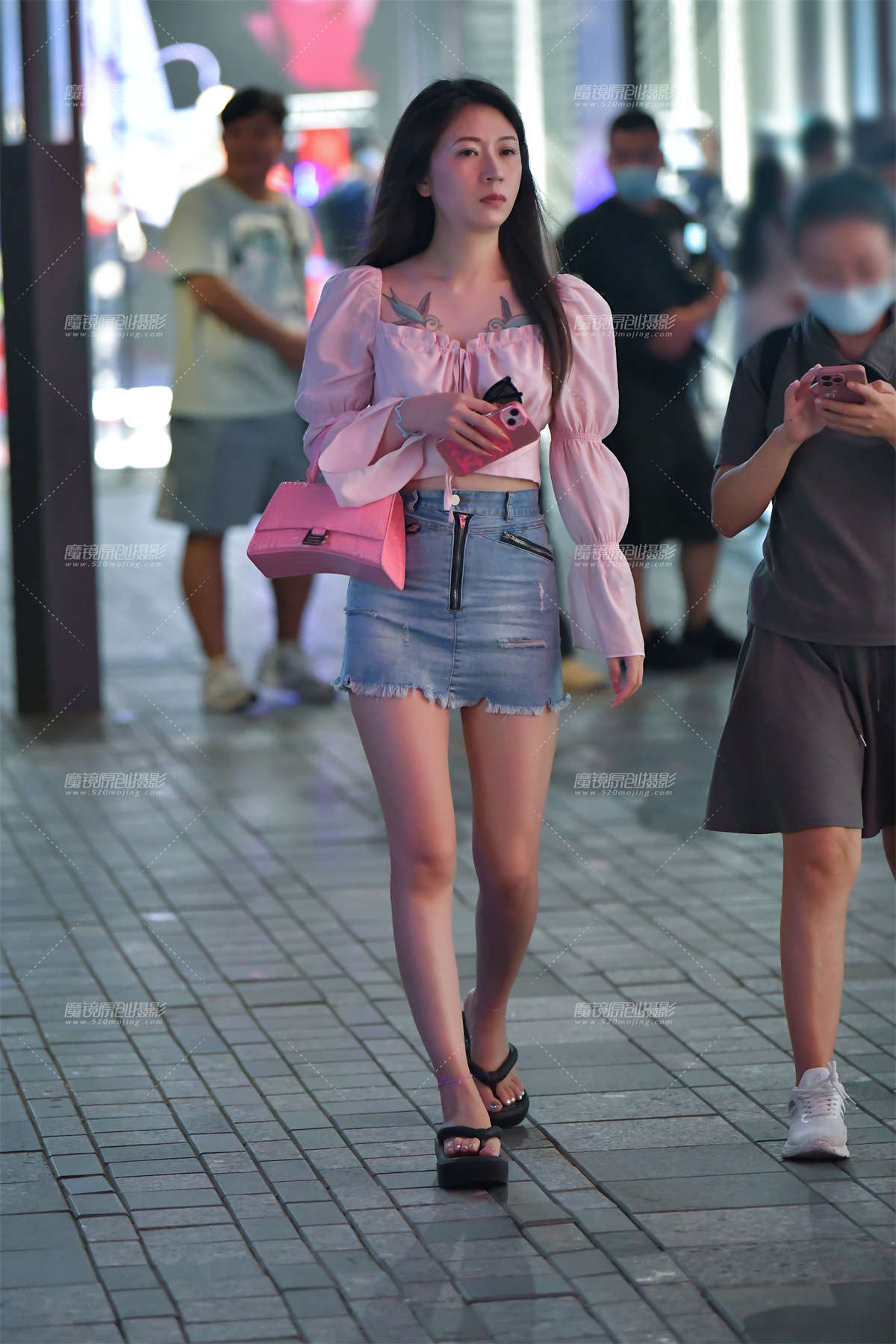 ★逛街牛仔裙美女-日更街拍