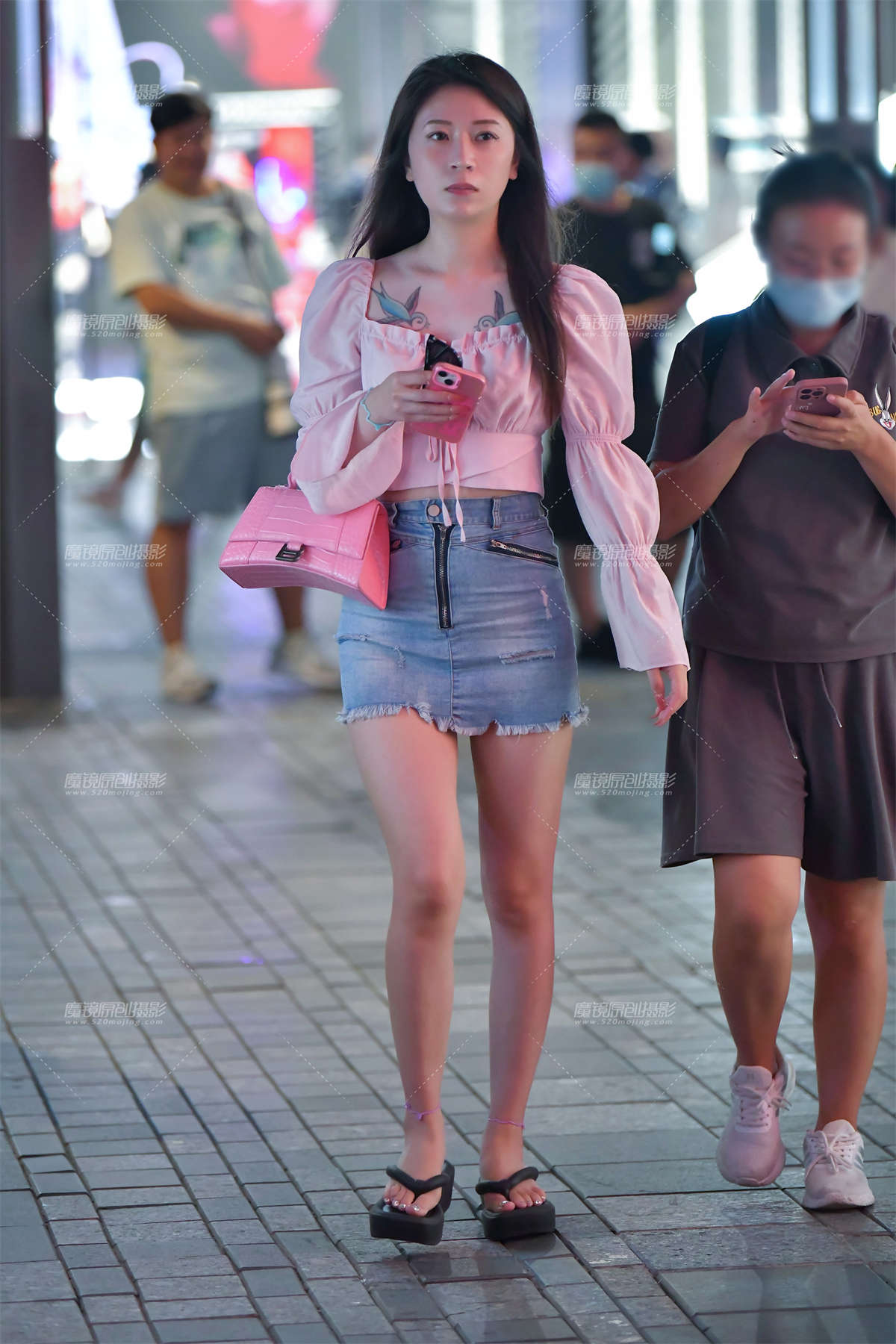 图片[2]-★逛街牛仔裙美女-日更街拍