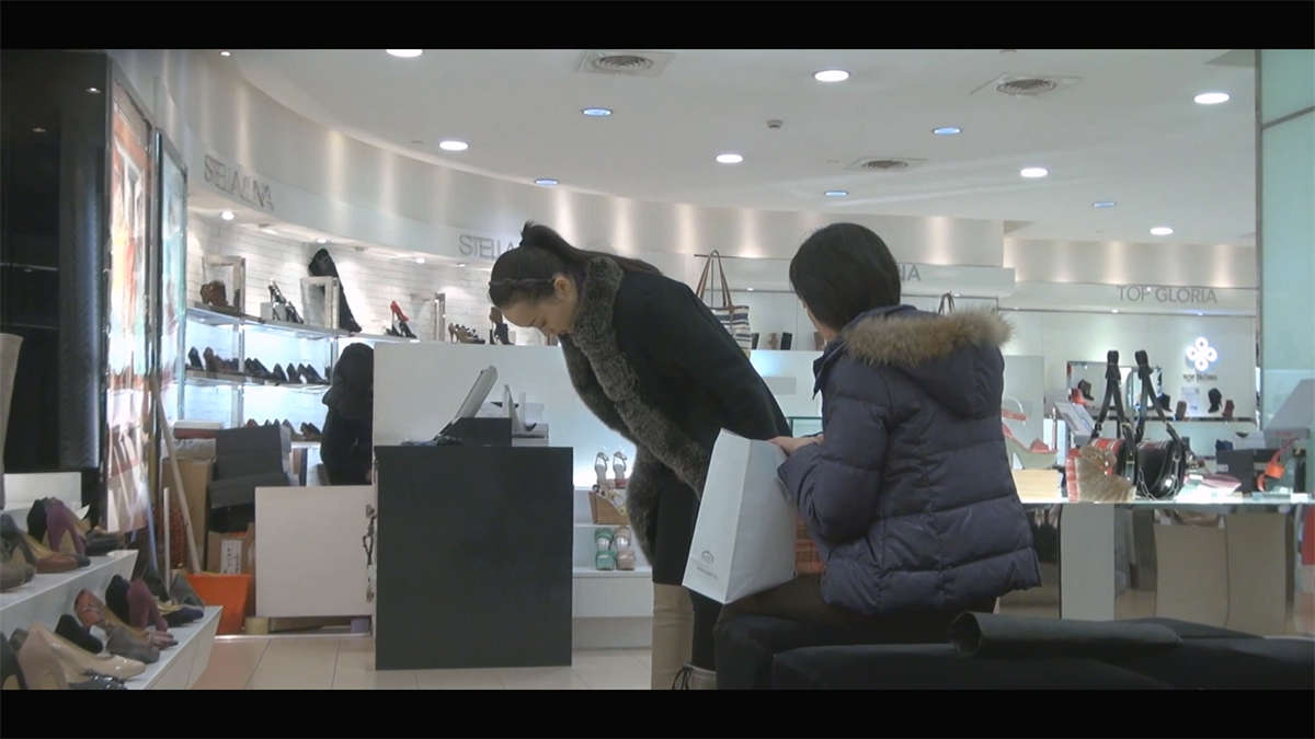 图片[2]-高挑修长的女孩黑丝穿脱-日更街拍