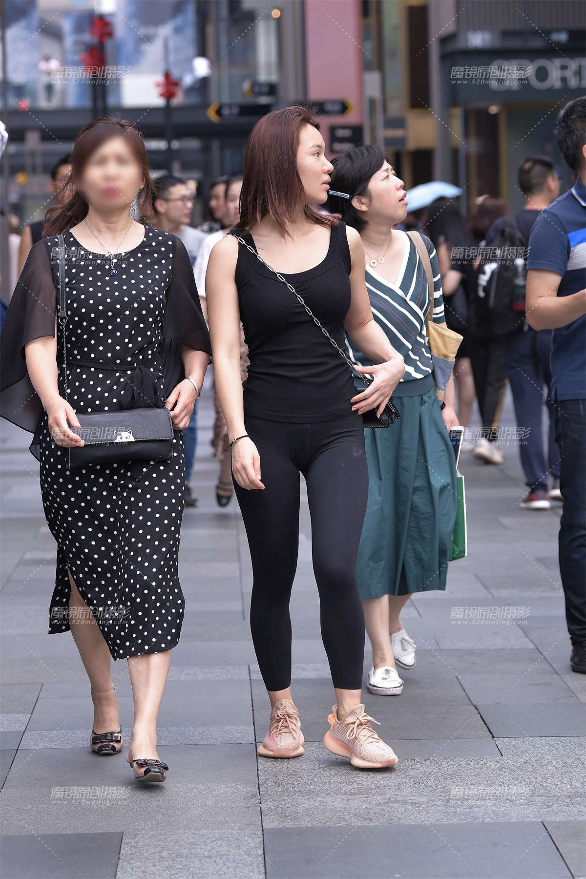 【视觉冲击赛贴】黑色瑜伽裤，素颜MM-日更街拍