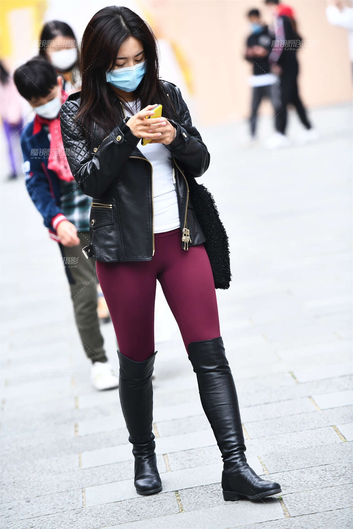 【咔喳赛贴】酒红色配高靴-日更街拍