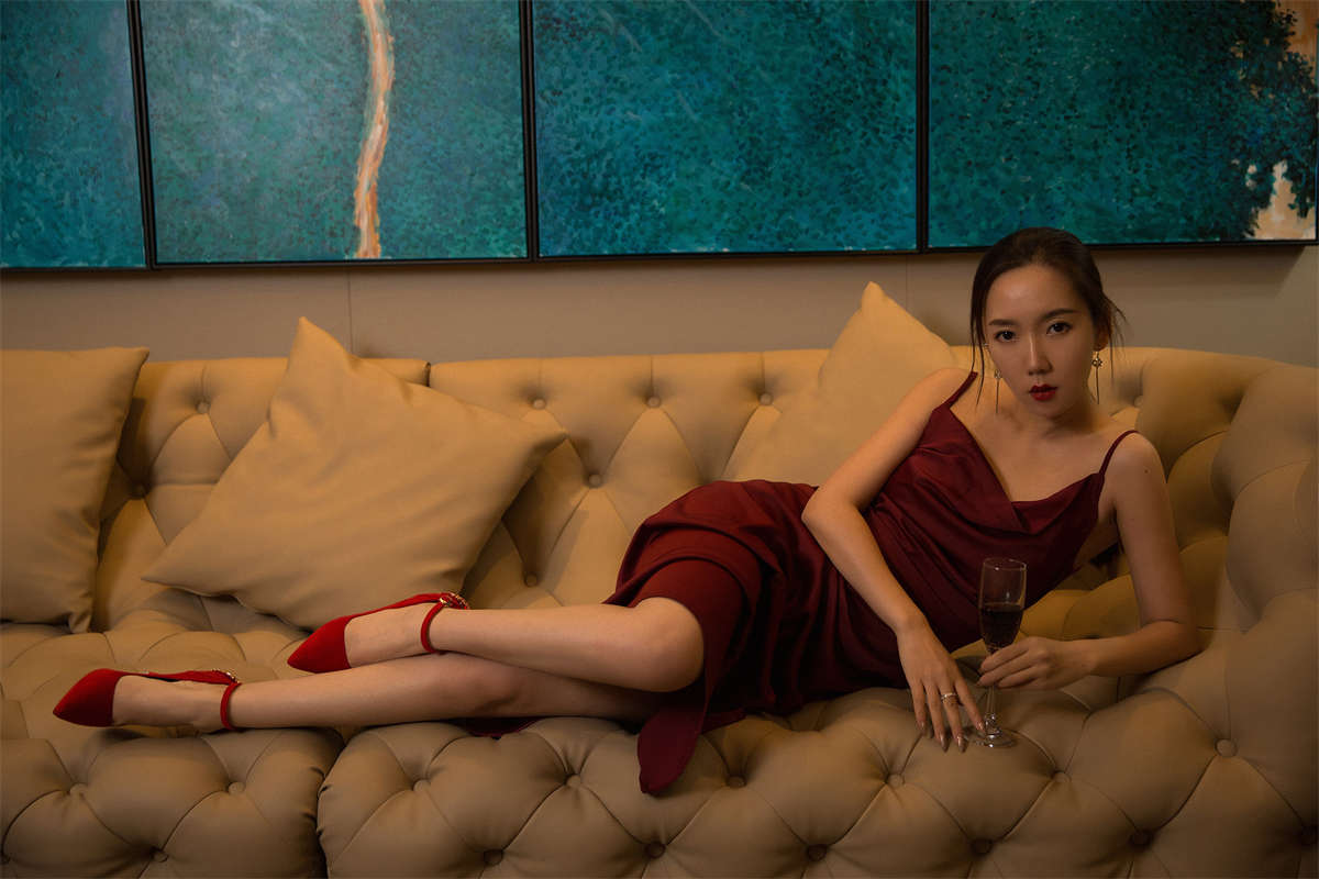 图片[2]-TouTiao头条女神 2020.08.31 艾静香 佳颜悦色-日更街拍