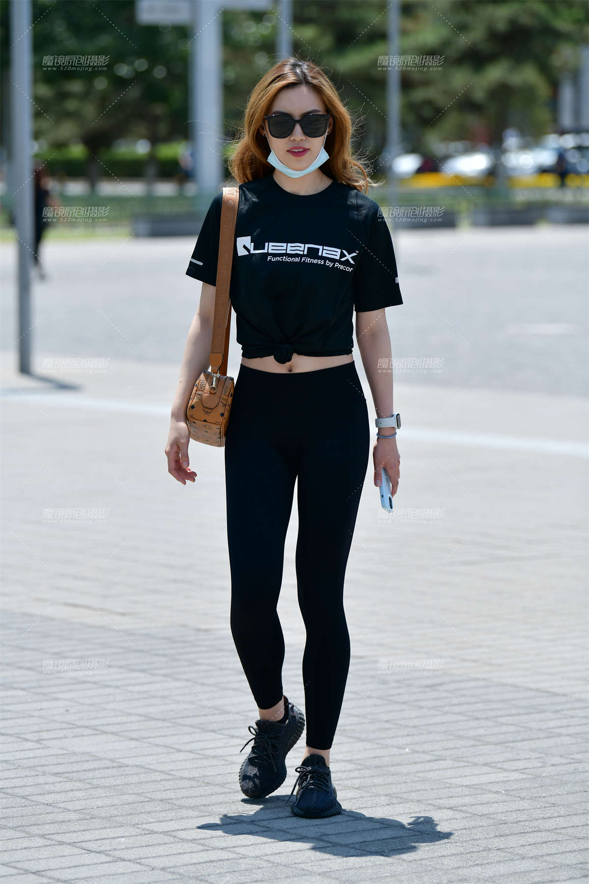 ★漂亮气质黑色紧身美女-日更街拍