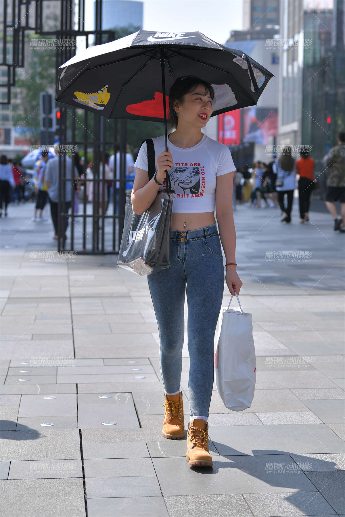 【视觉冲击赛贴】好久冇遇见蜜桃裤美眉了-日更街拍