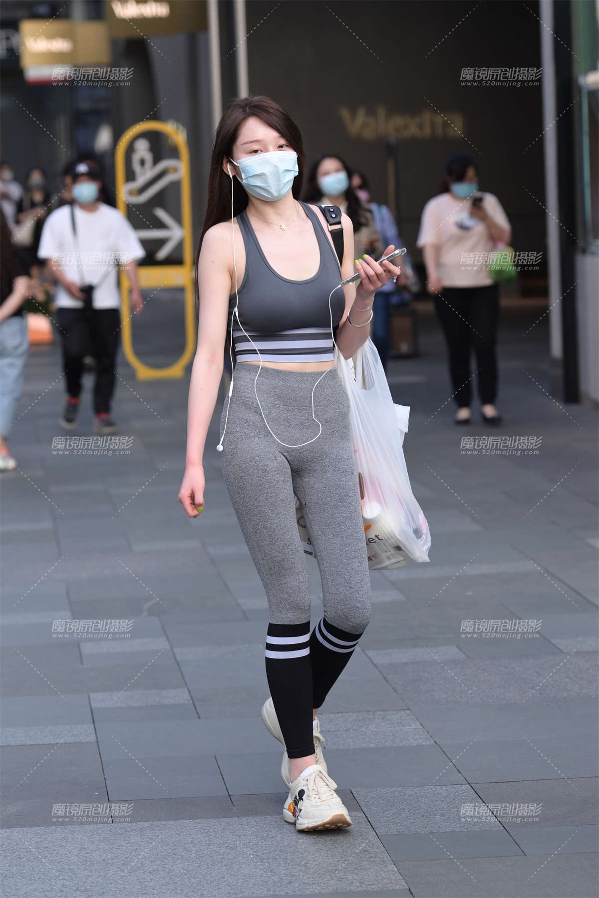 瑜伽裤美女-日更街拍