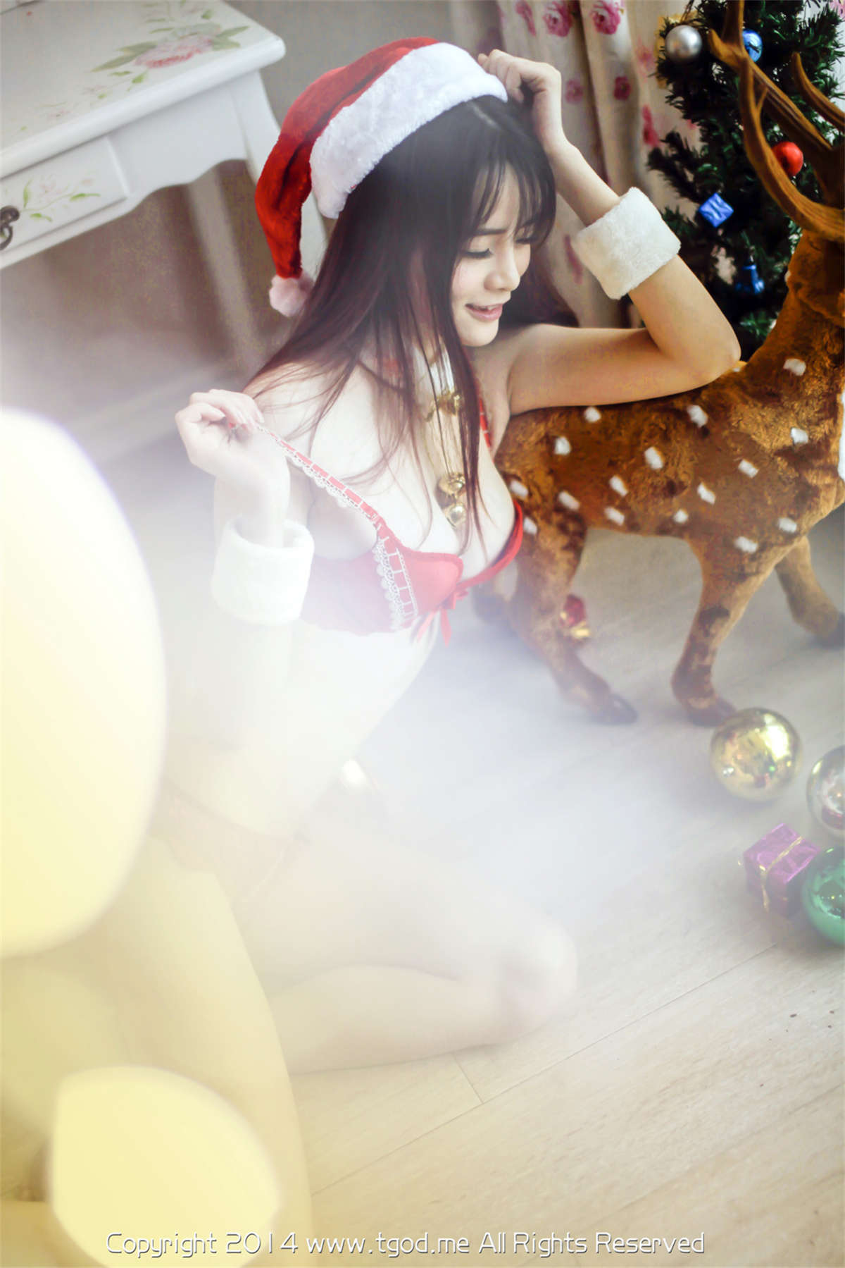 TGOD推女神 2014.12.24 爆美圣诞女郎专辑 孔一红最美校花-日更街拍