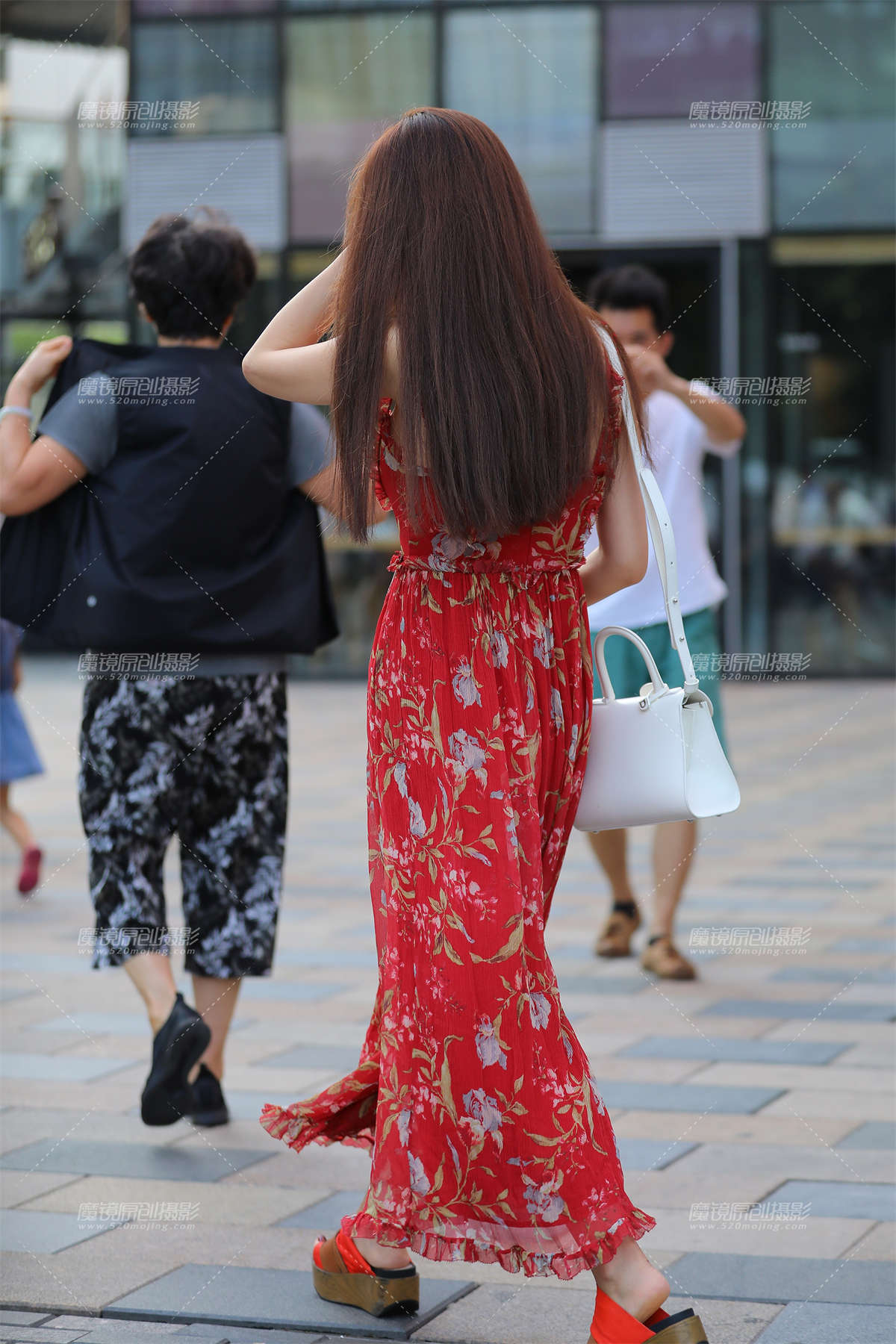 图片[2]-丰满的吊带裙__-日更街拍