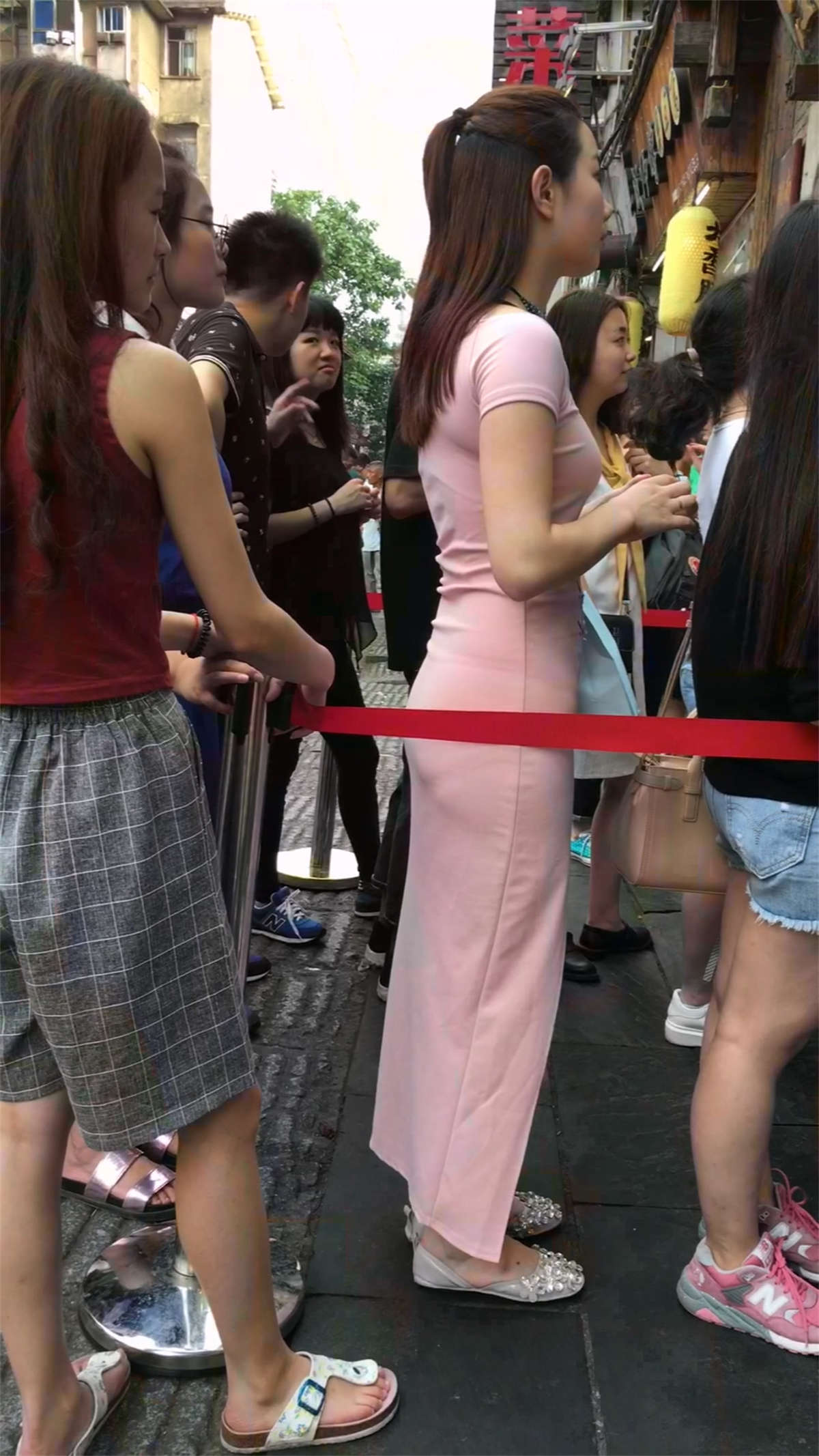 图片[2]-粉色长裙美女-日更街拍