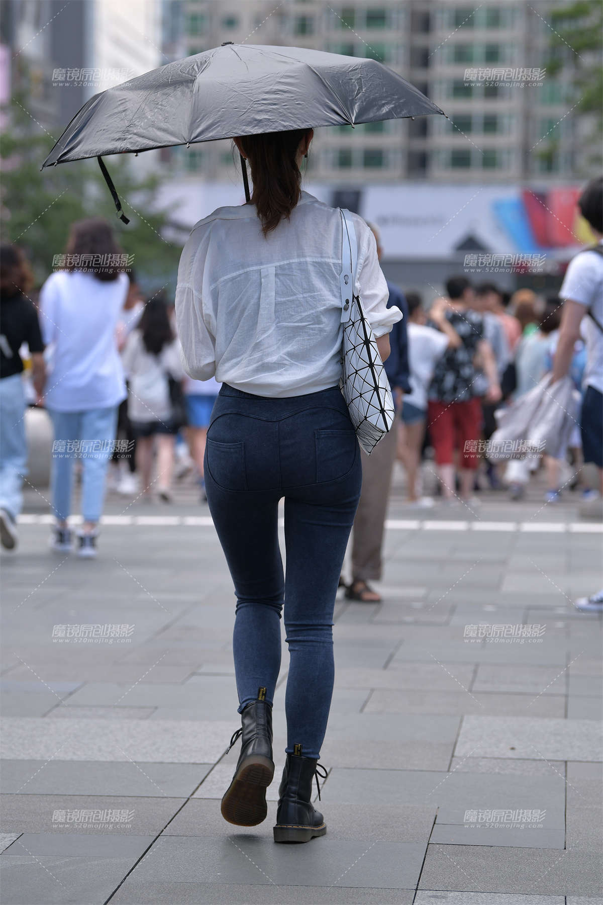 图片[2]-【视觉冲击赛贴】紧牛翘臀小姐姐-日更街拍