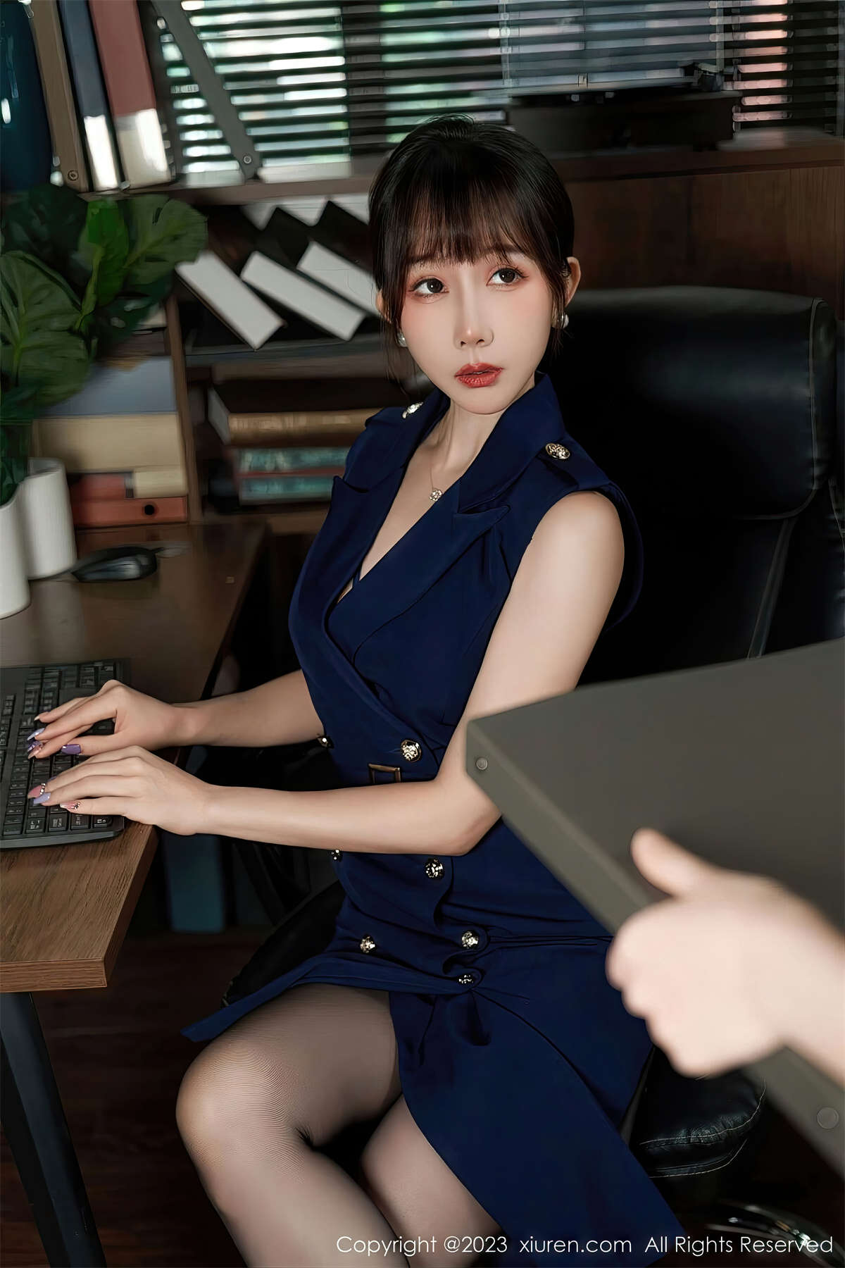 图片[2]-Xiuren秀人网 2023.05.15 No.6737 波巧酱-日更街拍