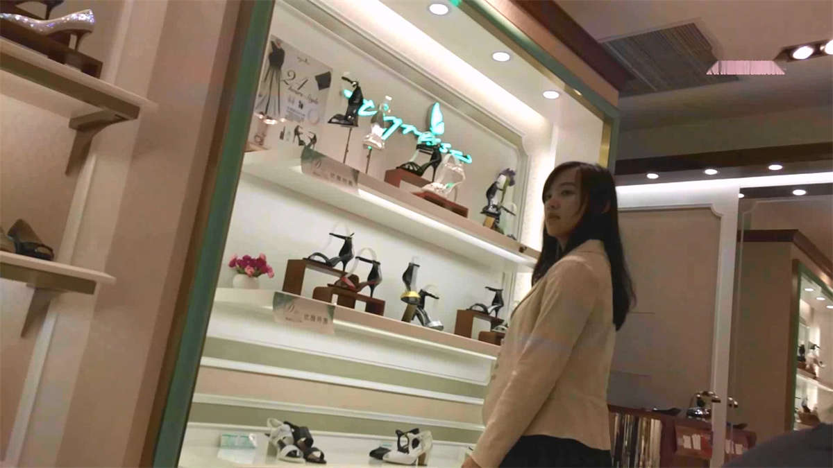太美了一大群美女换丝袜-日更街拍