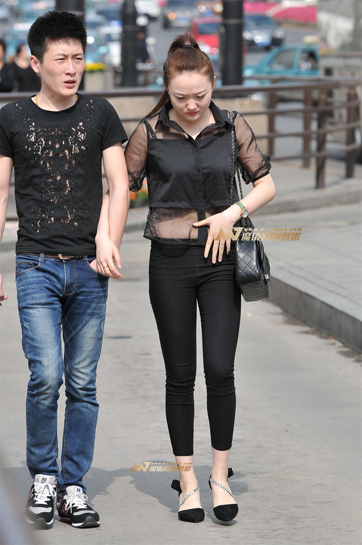 性感紧致的黑色紧身裤-日更街拍