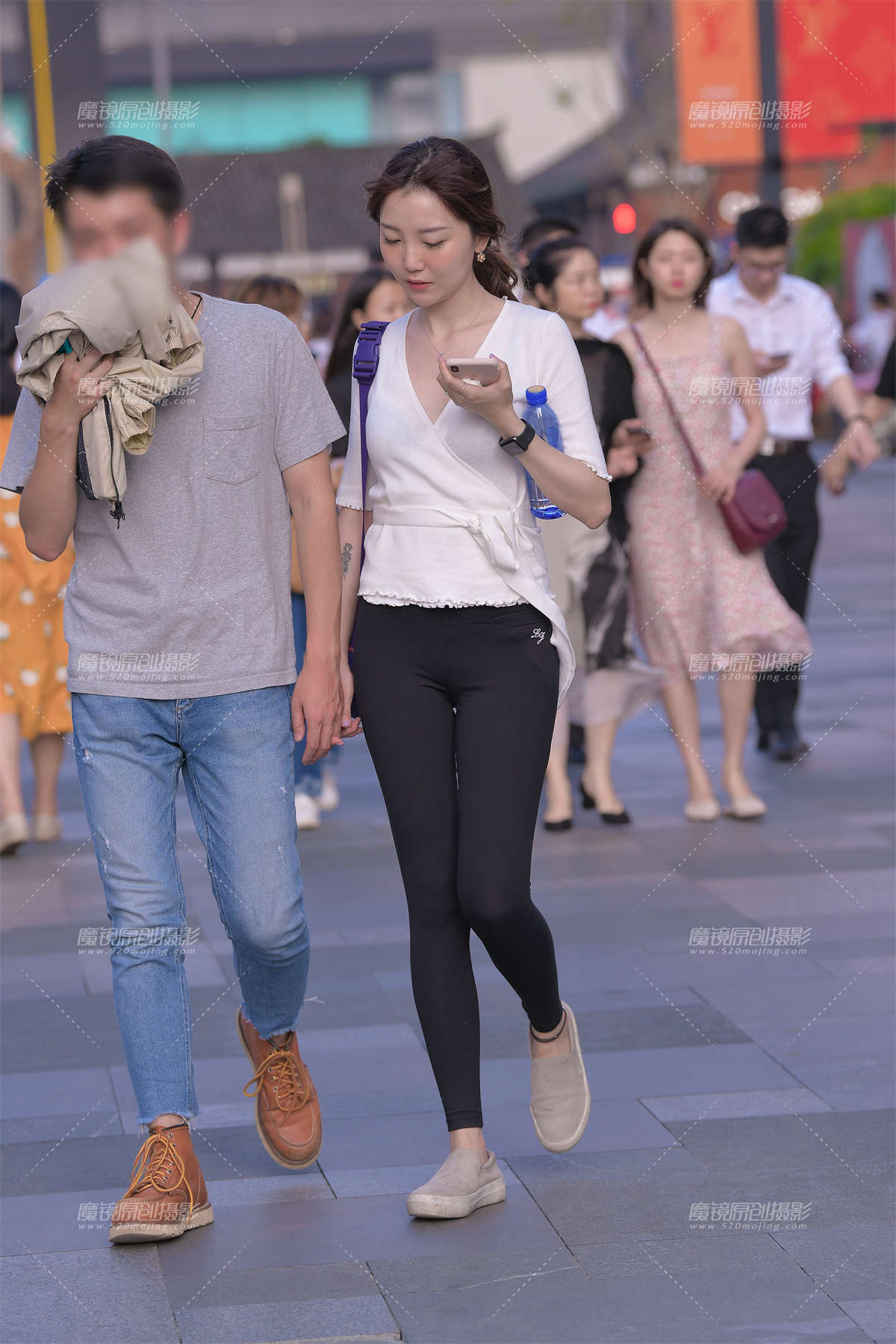 【视觉冲击赛贴】紧身，黑裤，漂亮女友-日更街拍