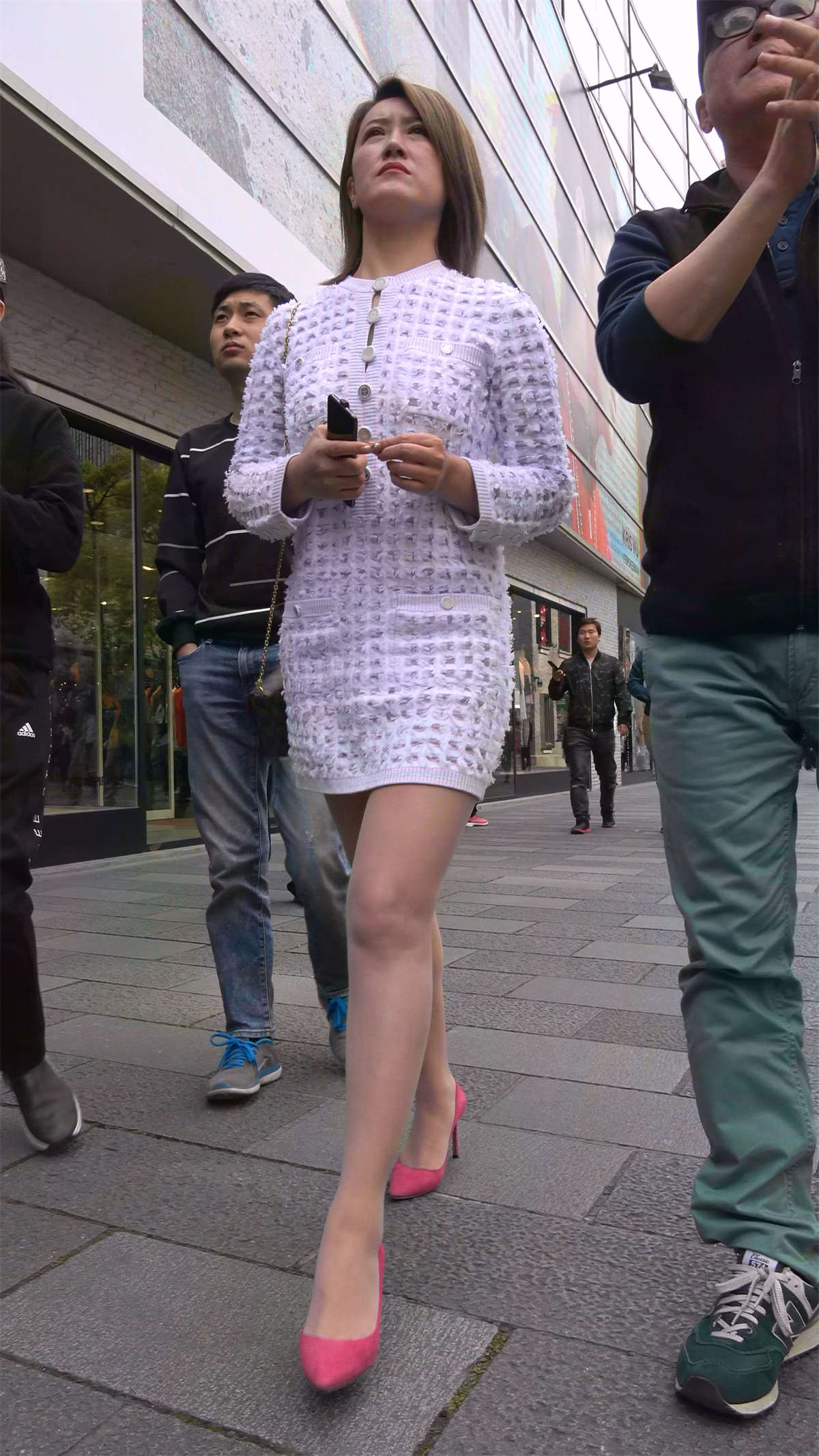 图片[2]-粉色高跟鞋魅力大方成熟女子-日更街拍