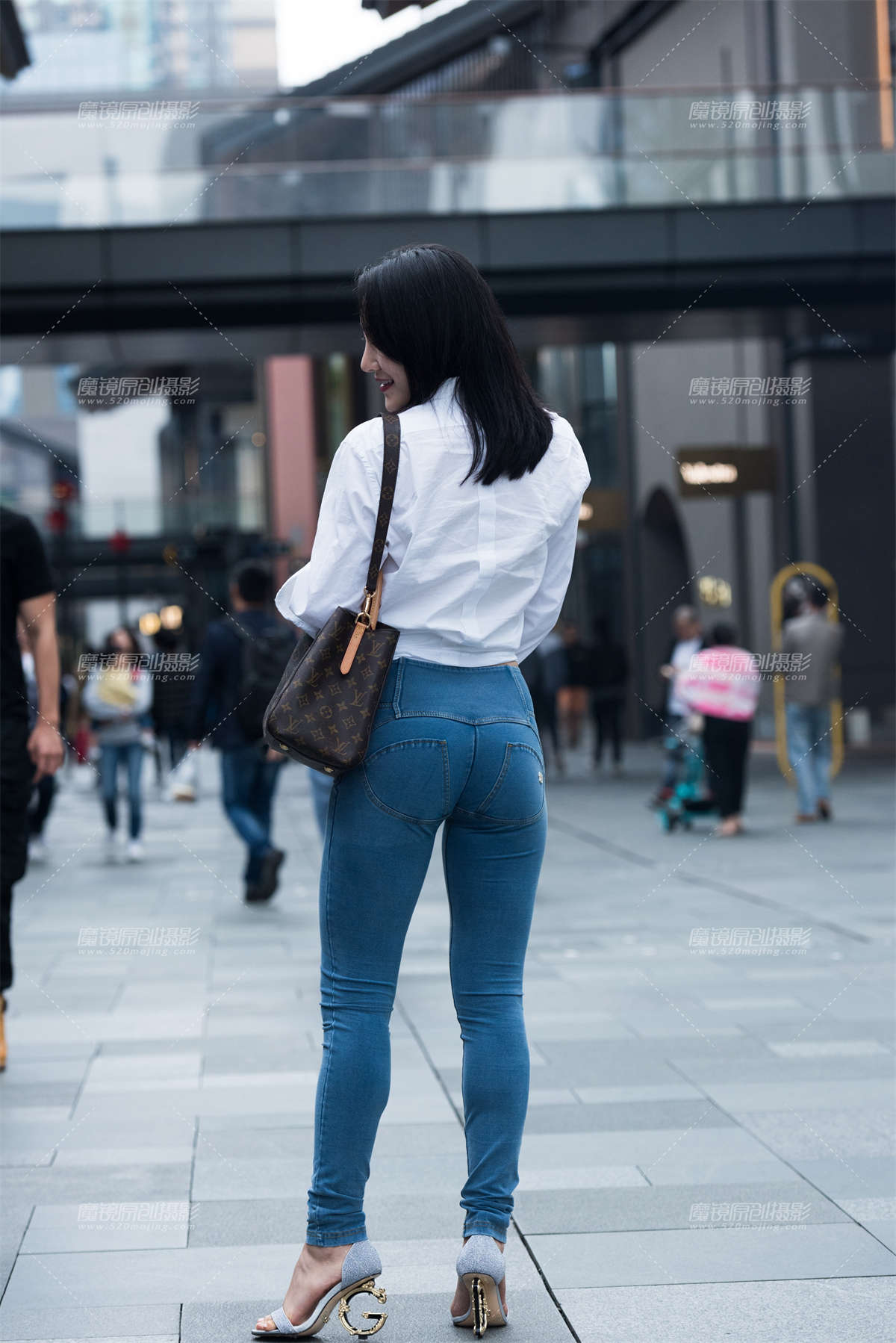 图片[2]-【慕容笙赛贴】紧身牛子美女-日更街拍