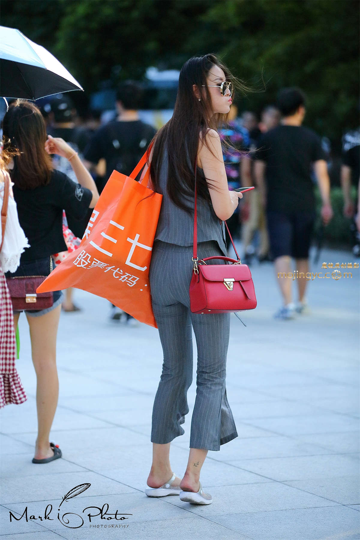 图片[2]-条纹灰色套装-日更街拍