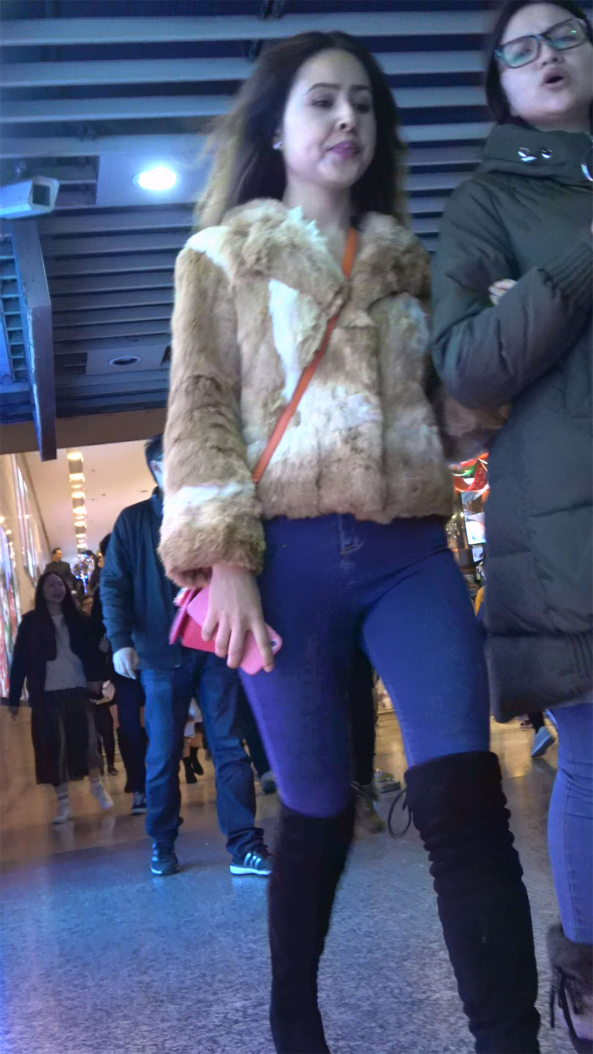 紧身牛仔美女姐妹-日更街拍