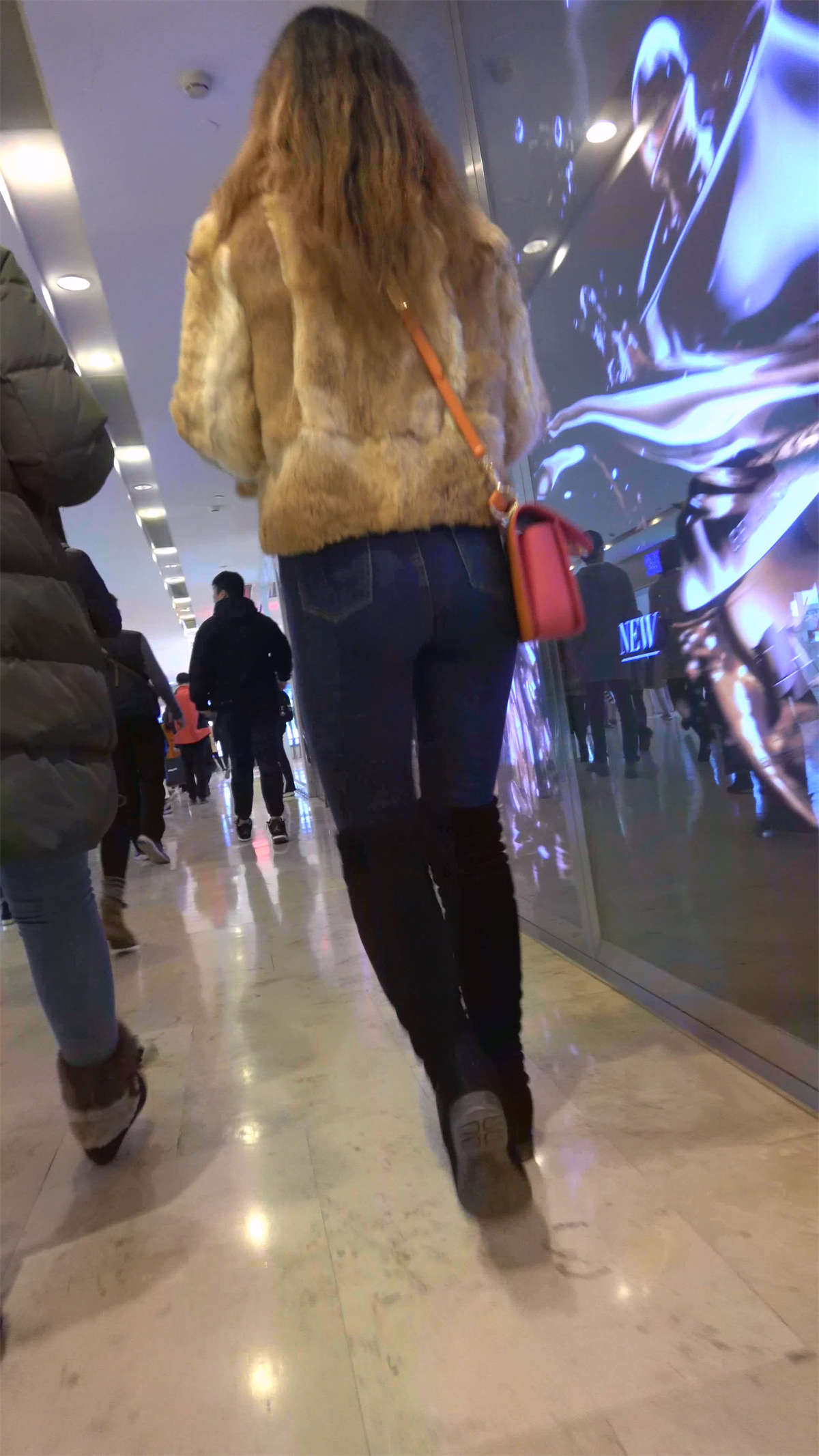 图片[2]-紧身牛仔美女姐妹-日更街拍