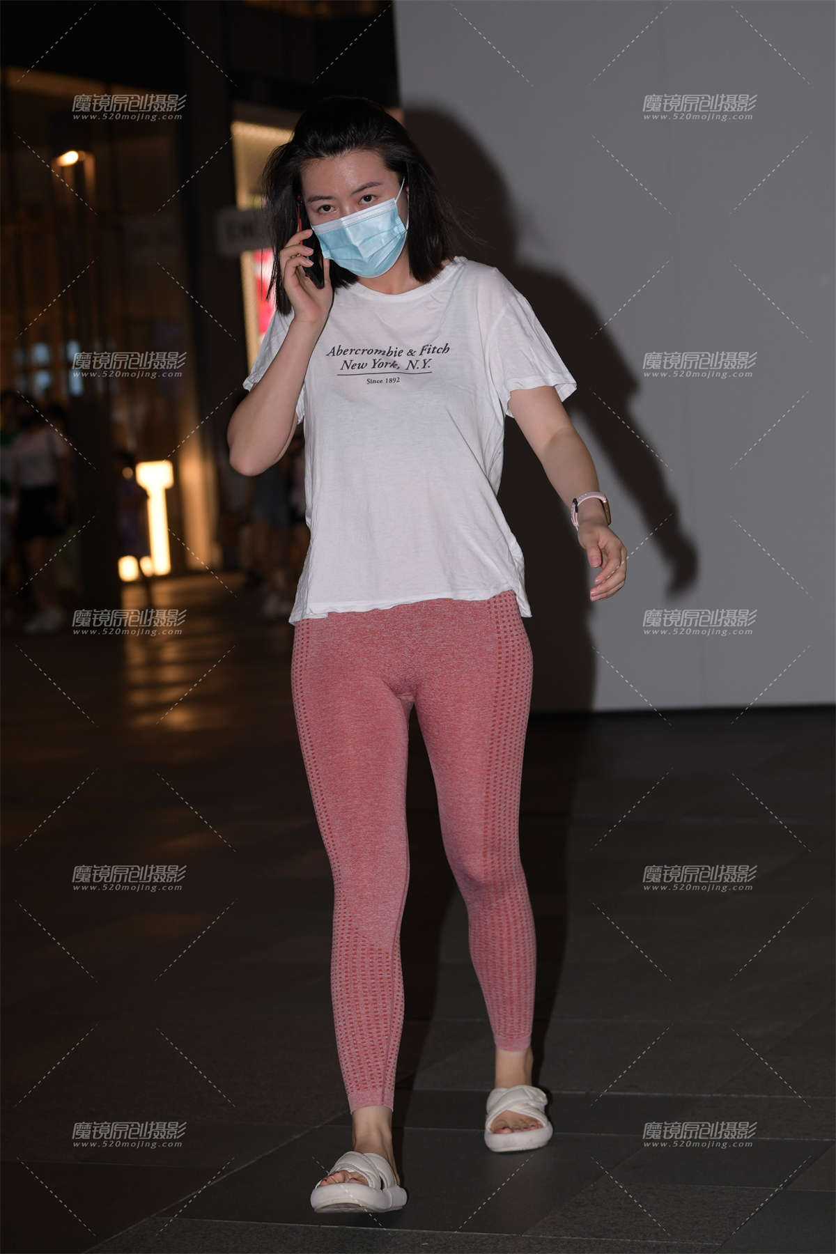 桃子色紧身裤-日更街拍