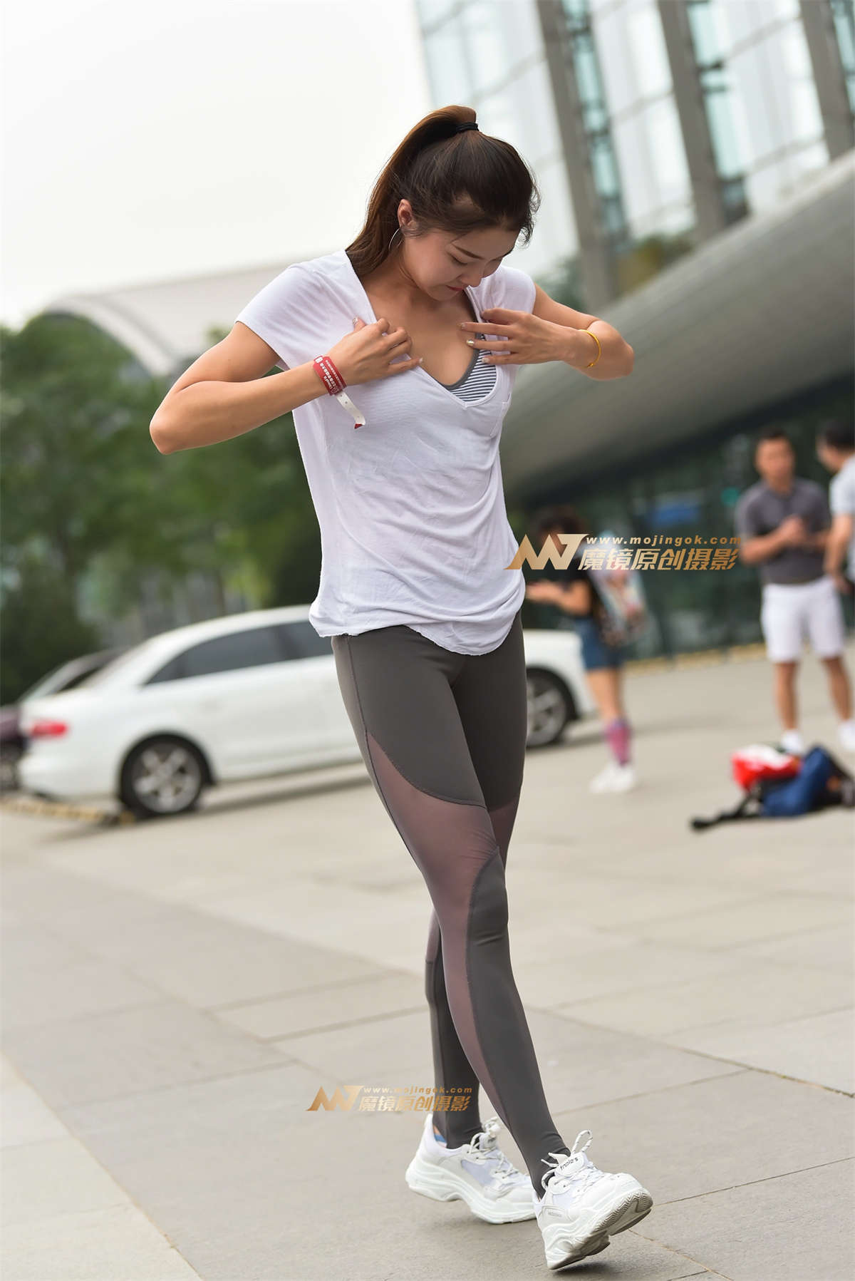 爱健身的小姐姐-日更街拍