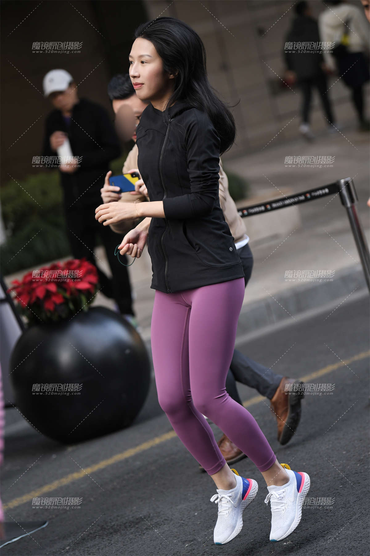 【咔喳赛贴】练的很专心-日更街拍