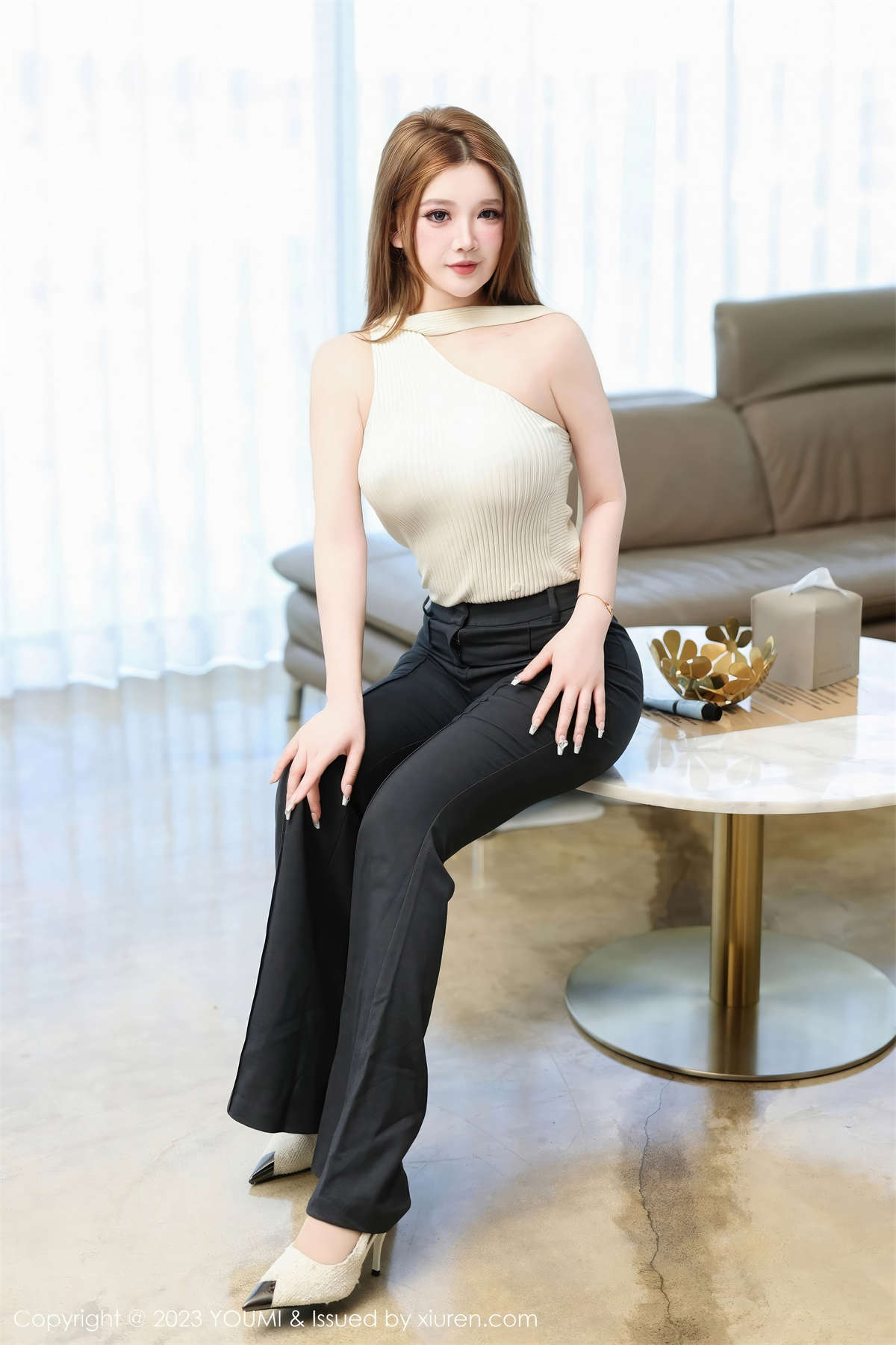 图片[2]-YouMi尤蜜荟 2023.10.18 Vol.995 小海臀-日更街拍