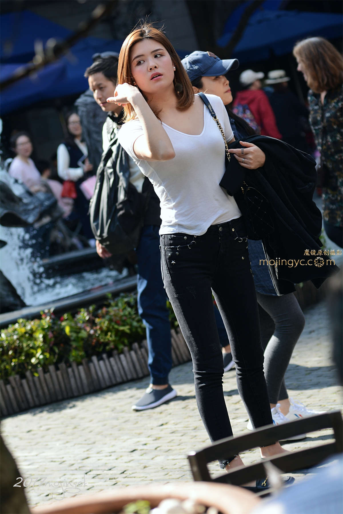 咔喳赛37 有些丰满的牛仔紧身（15p）-日更街拍