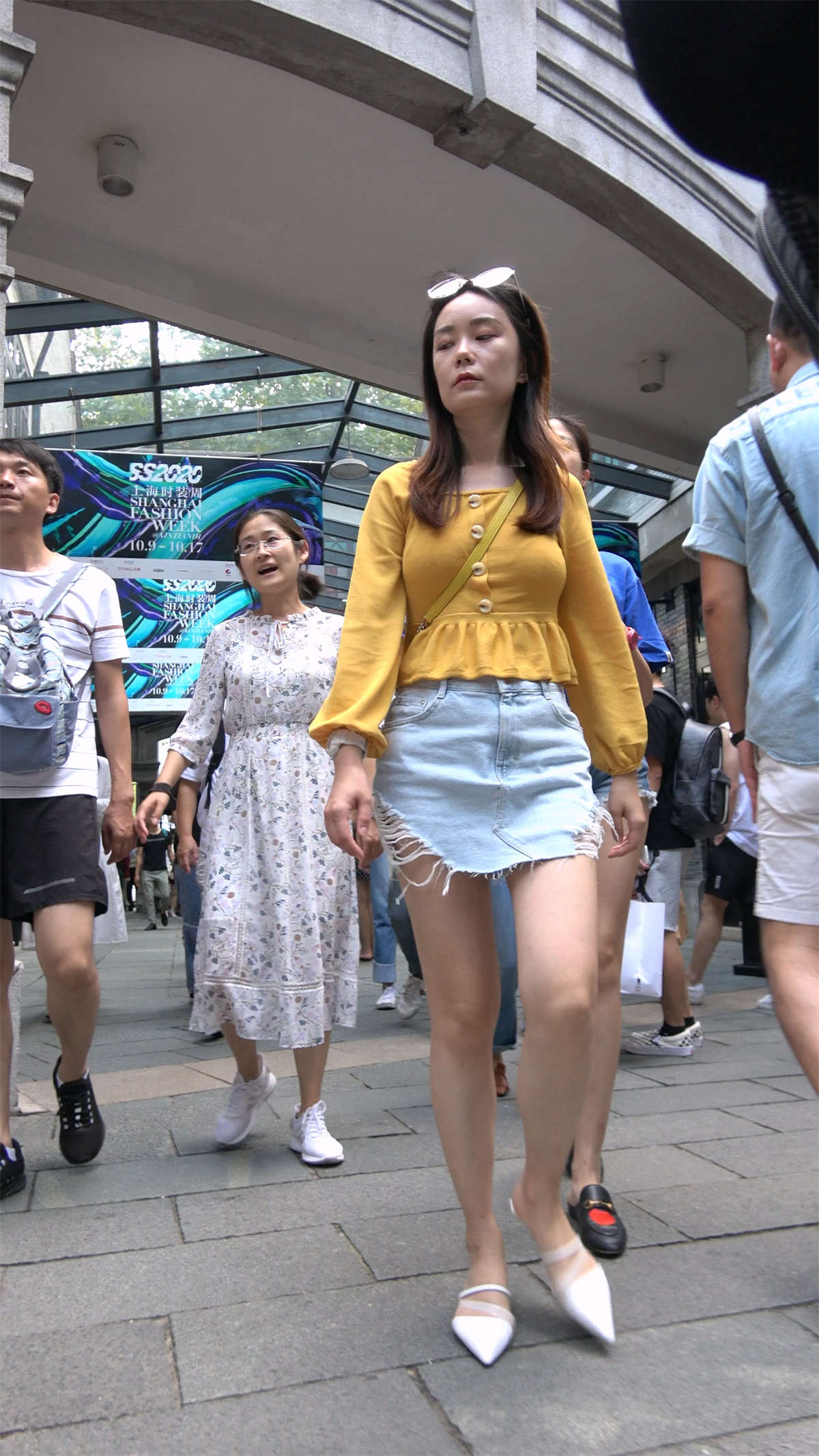 图片[2]-黄色衣服美女-日更街拍