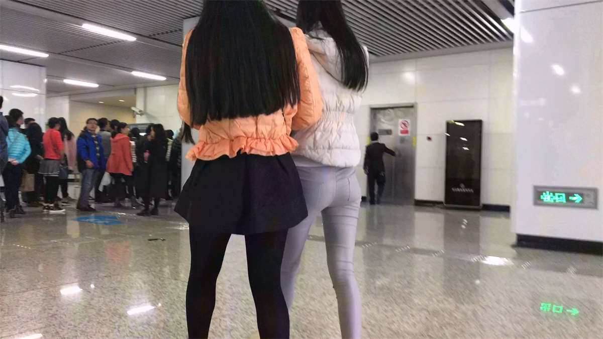 图片[2]-紧致圆臀学生妹-日更街拍