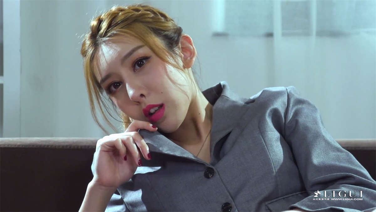 Ligui丽柜视频 2020.08.20 BOSS招聘季 兔子-日更街拍