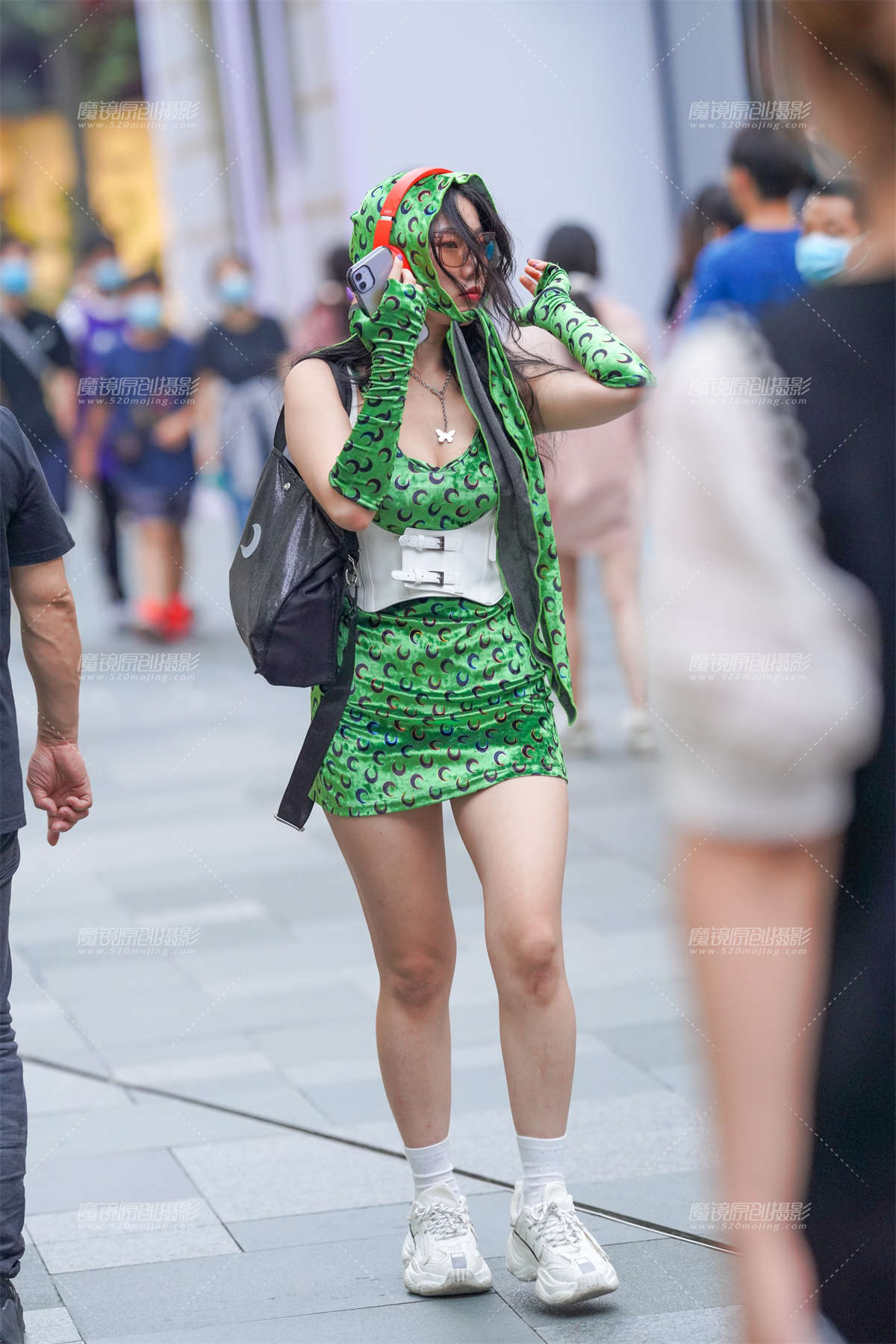 绿裙小妹-日更街拍