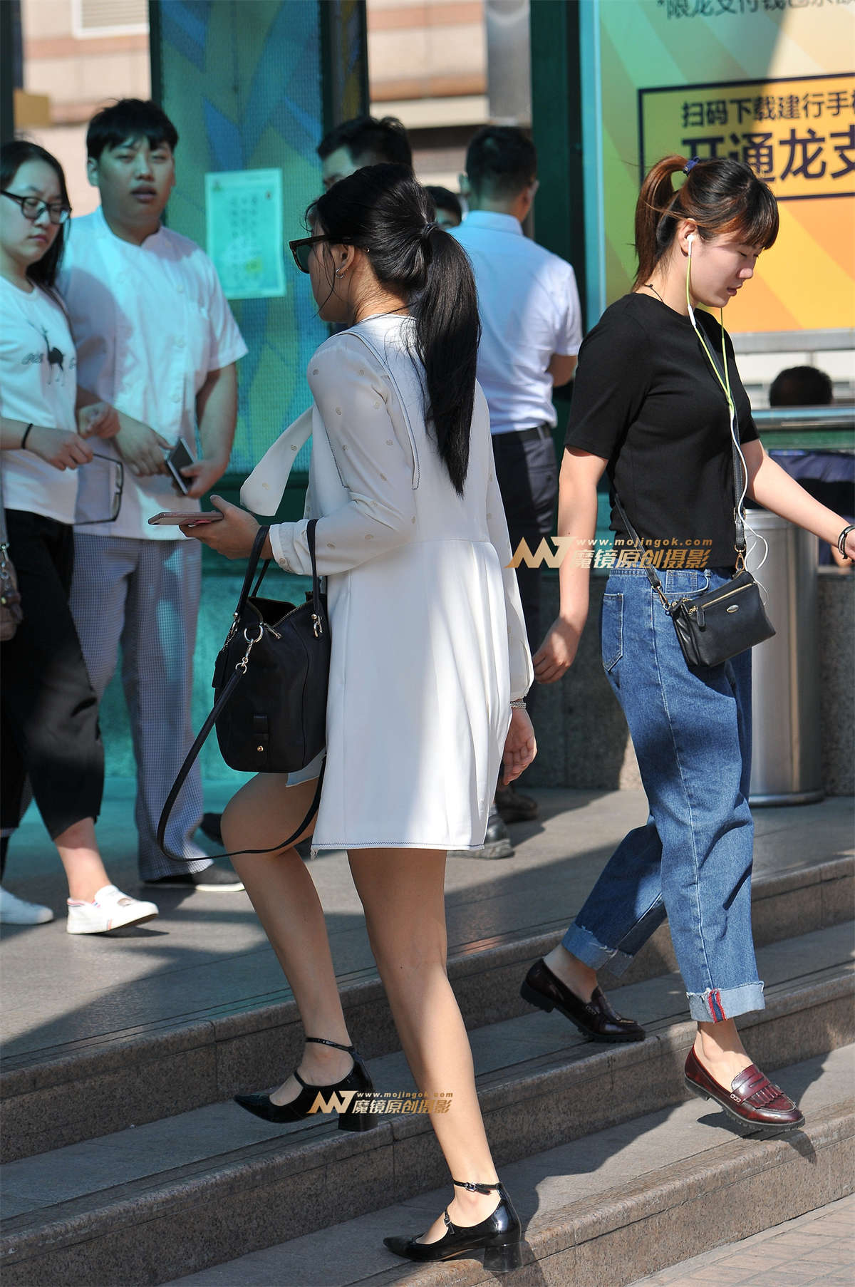图片[2]-白裙美腿 气质美女-日更街拍
