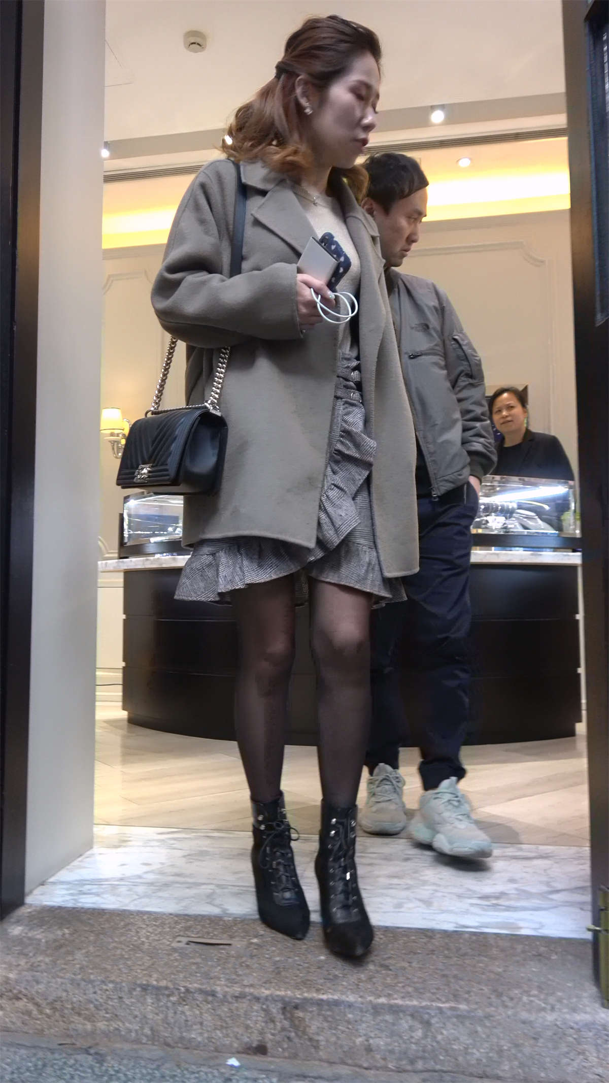 图片[2]-性感黑丝高挑极品美女-日更街拍