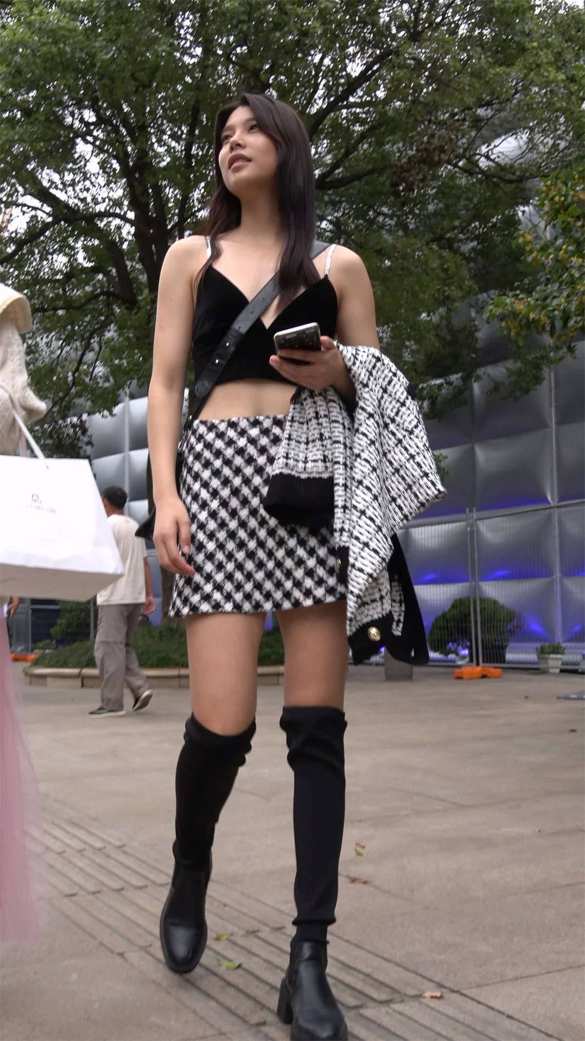 性感火辣身材长腿美女-日更街拍