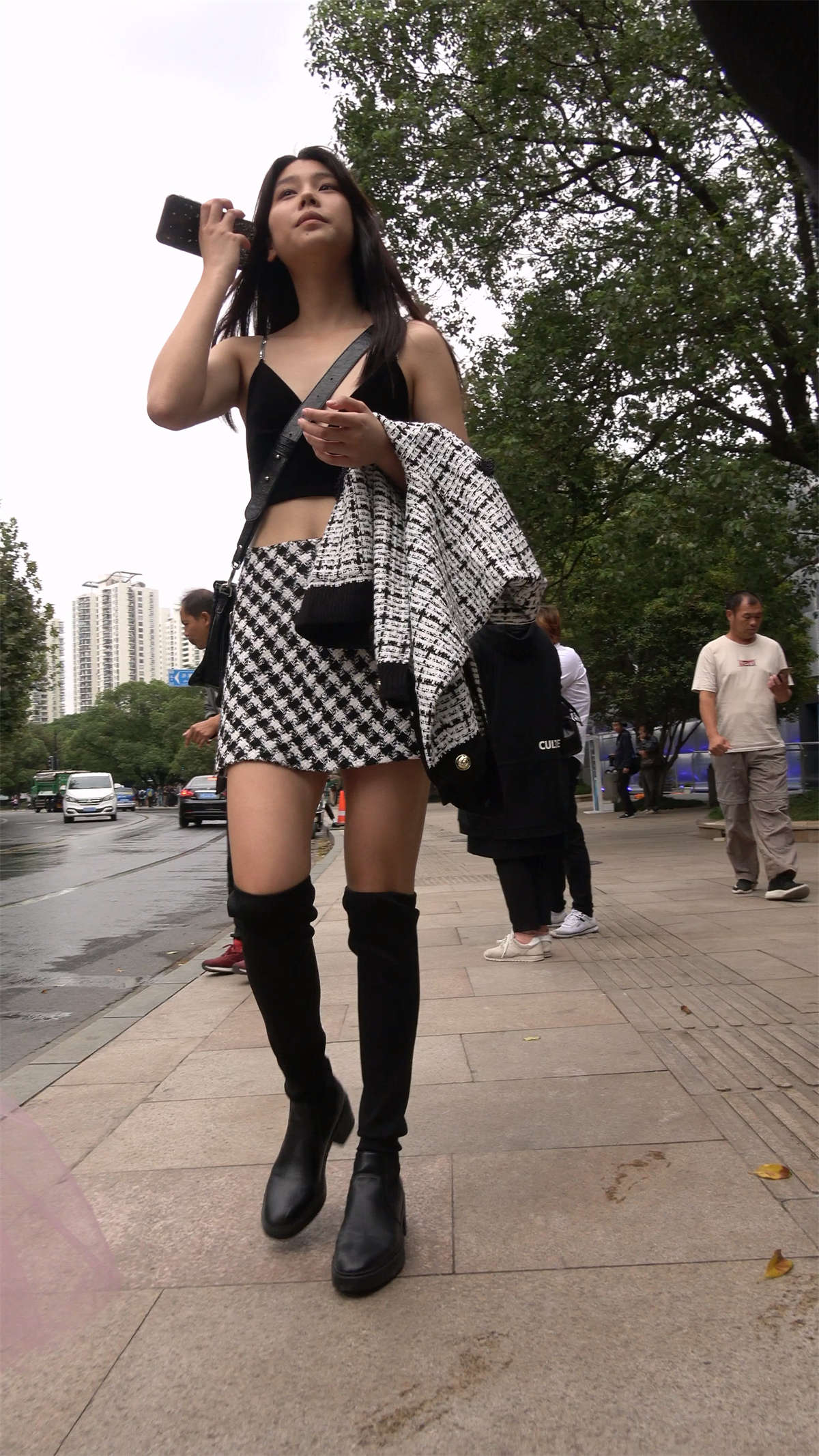 图片[2]-性感火辣身材长腿美女-日更街拍