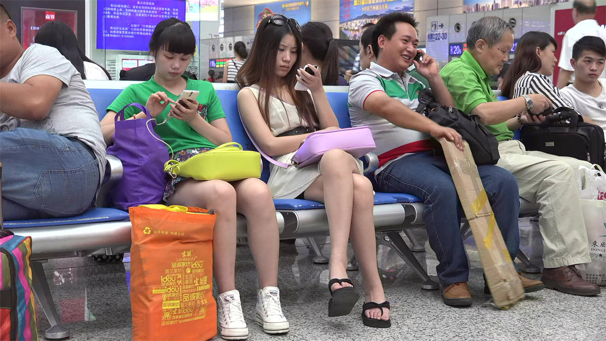 图片[2]-黑色人字拖美女-日更街拍